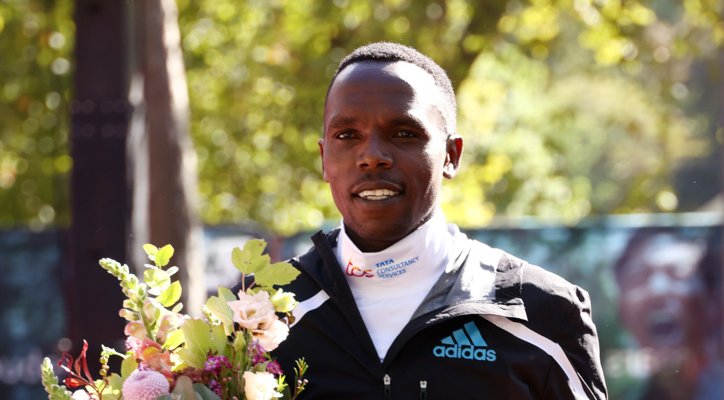 Kenya's Amos Kipruto wins men's London Marathon