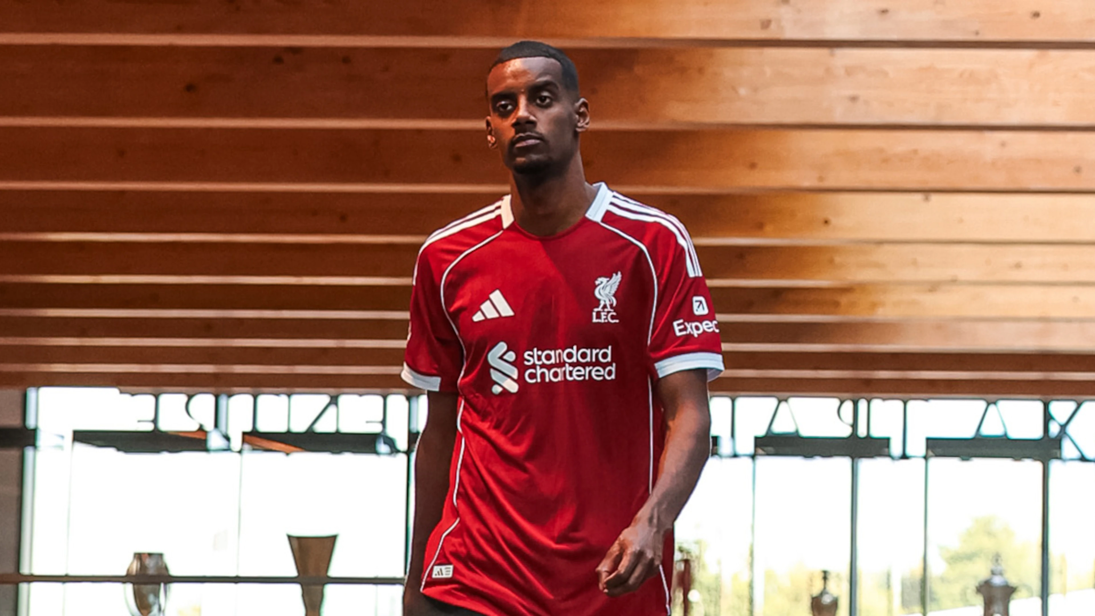 Liverpool striker Isak suffers broken leg