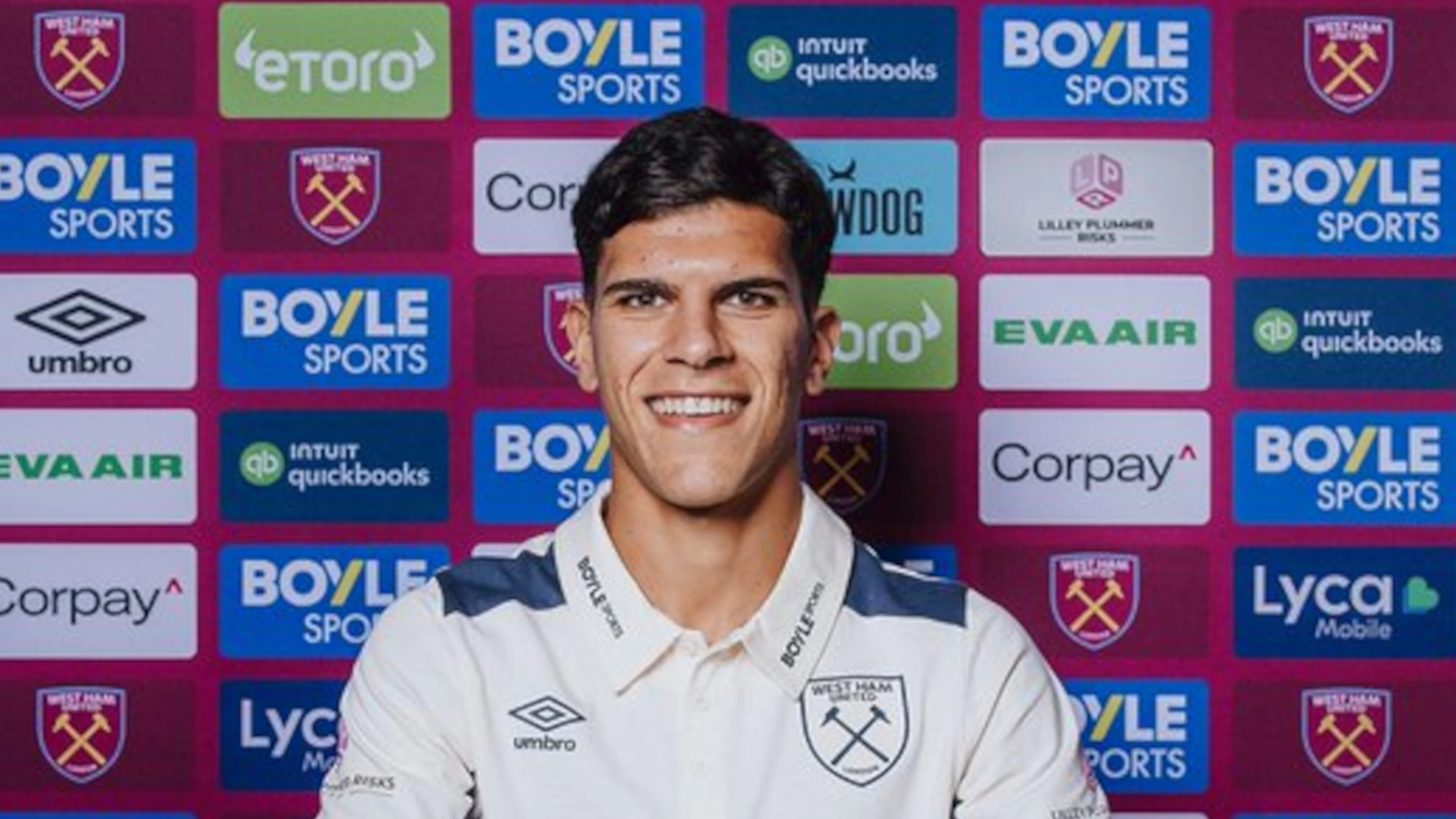 West Ham sign Fernandes from Southampton