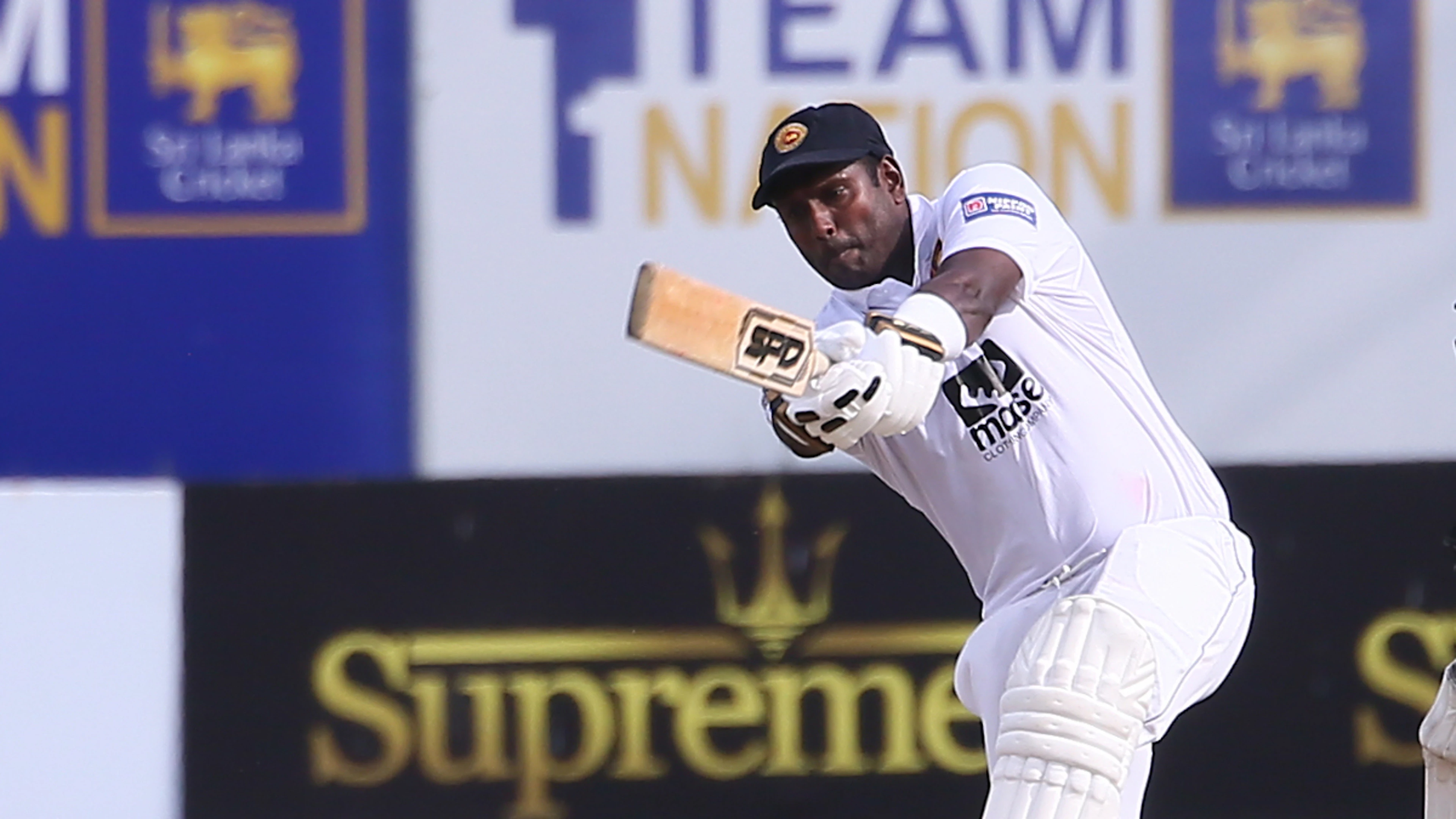 De Silva and Mathews rescue Sri Lanka after Afridi blows