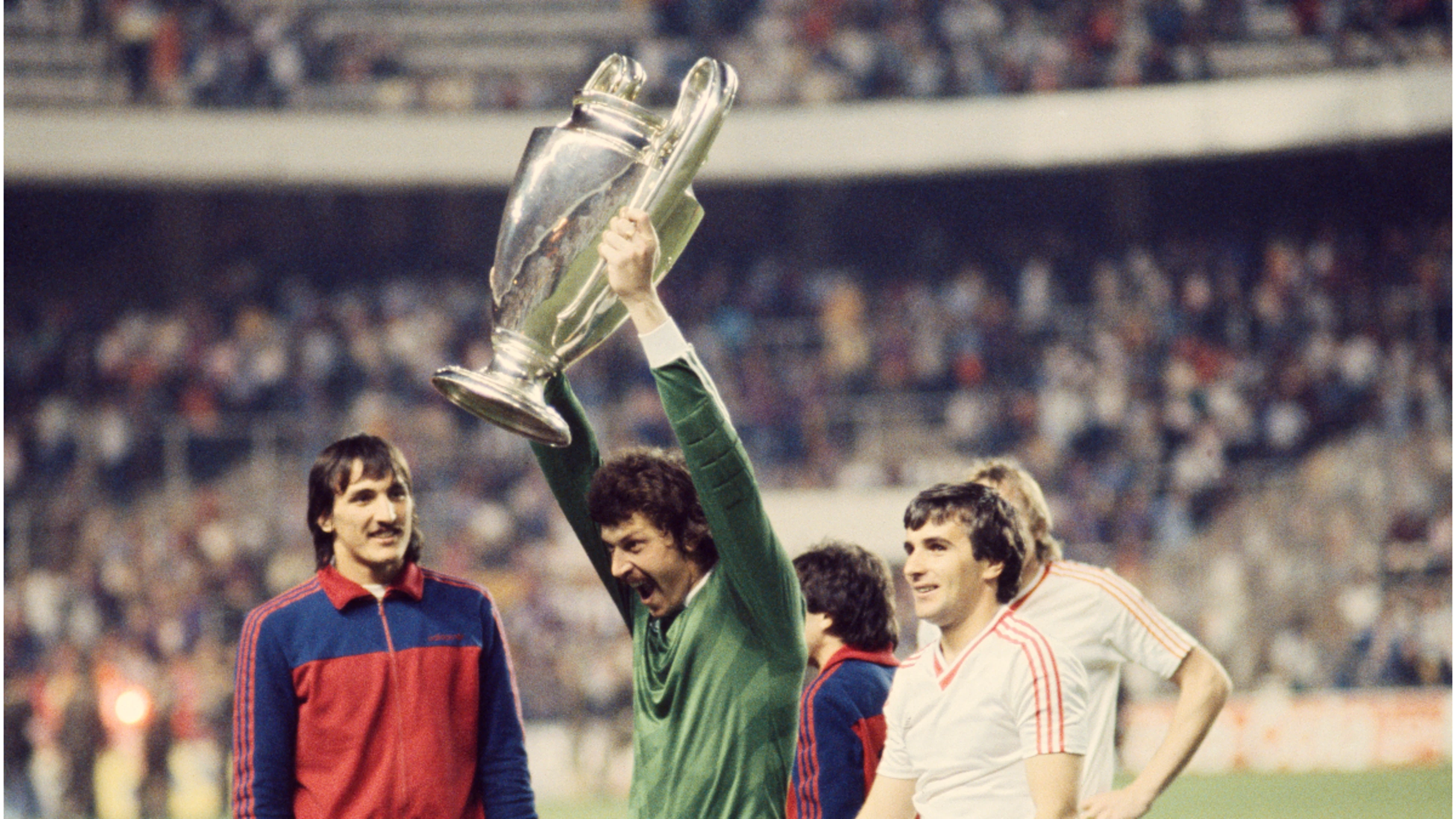 Ex-Steaua Bucharest keeper Duckadam, the 'Hero of Seville', dies at 65
