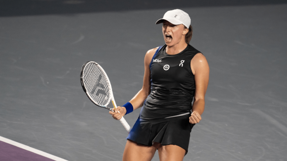 No.2 Swiatek beats No.1 Sabalenka in WTA Finals semis - SportsDesk