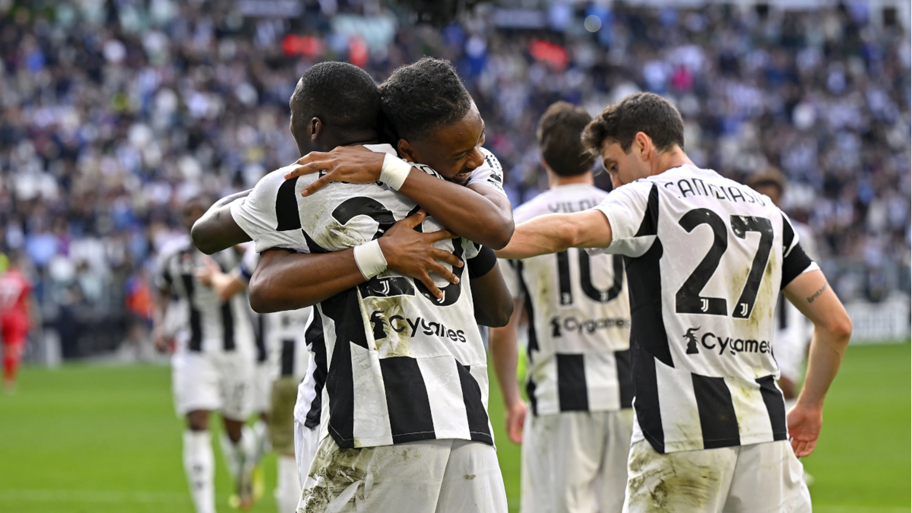 Ten-man Juventus beat Monza to move up to fourth