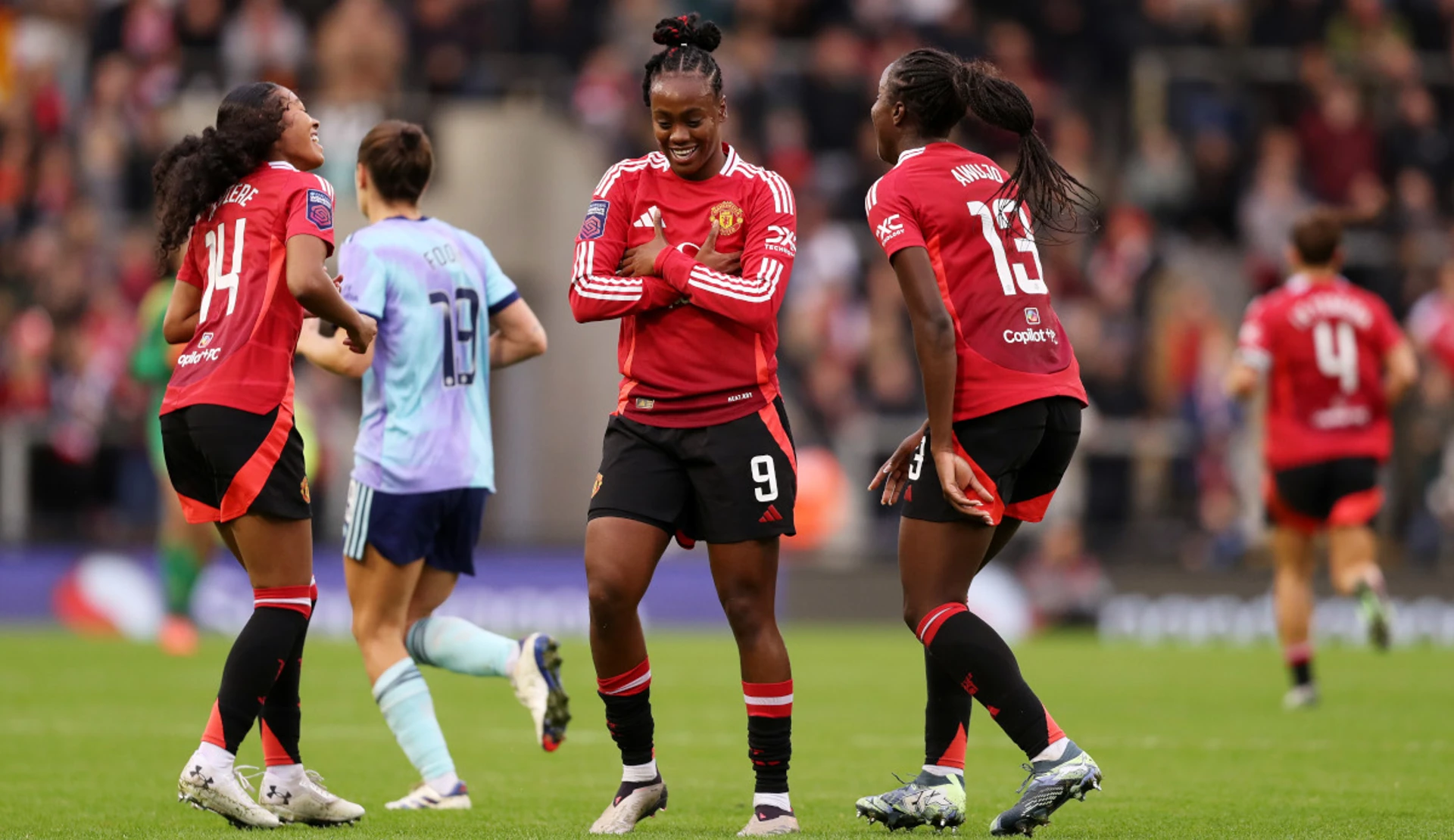 Late Malard goal gives Man United WSL draw with Arsenal