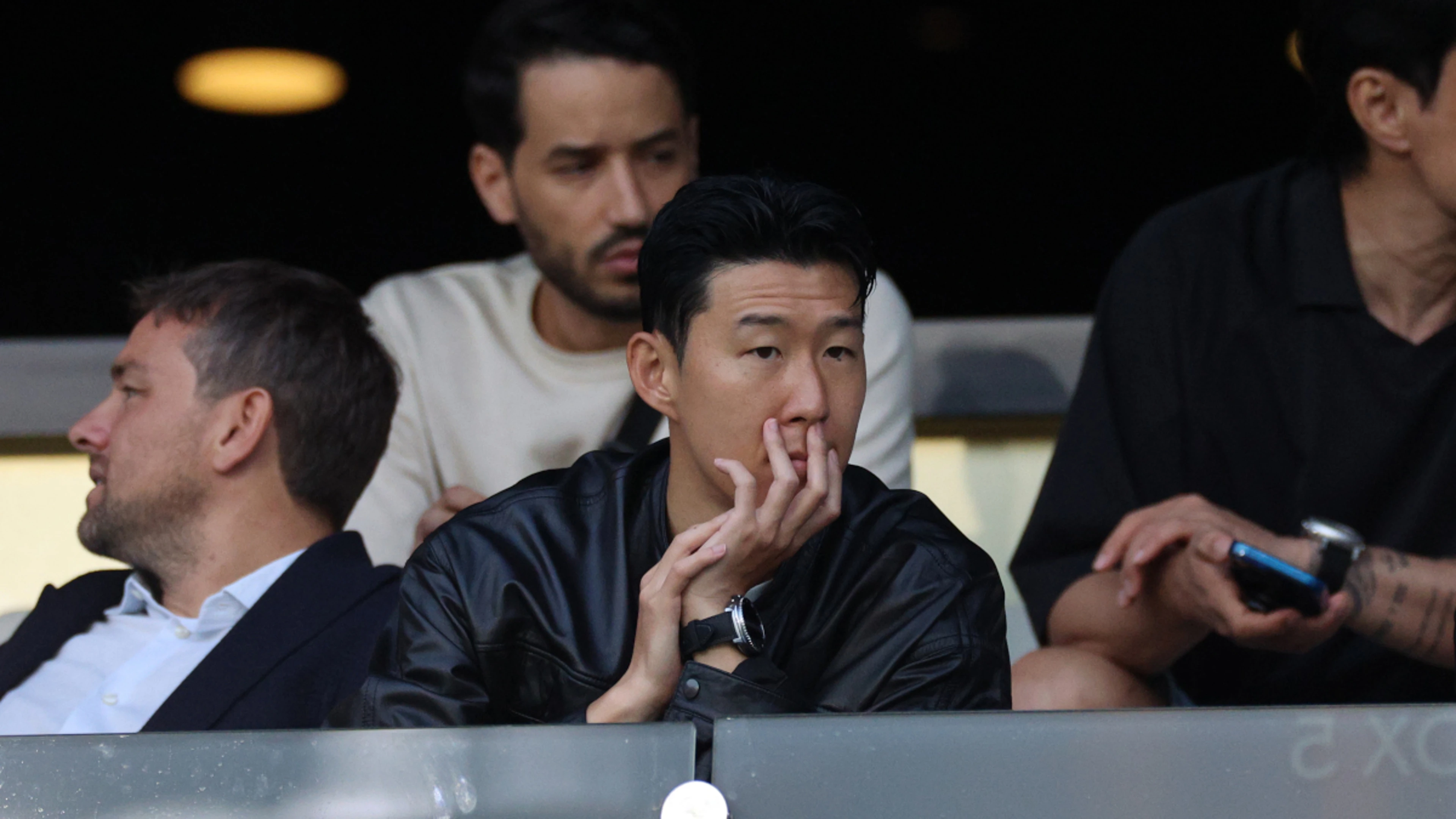 Son draws fans to airport as LAFC calls Wednesday news conference