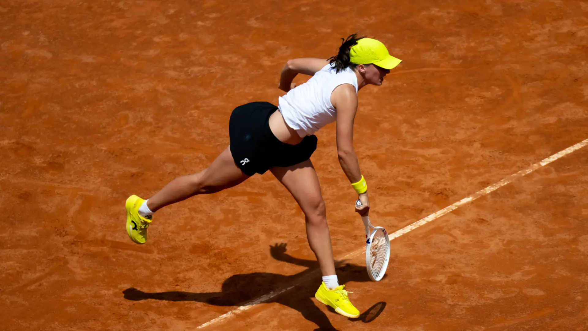 Swiatek dumped out of Italian Open by Collins