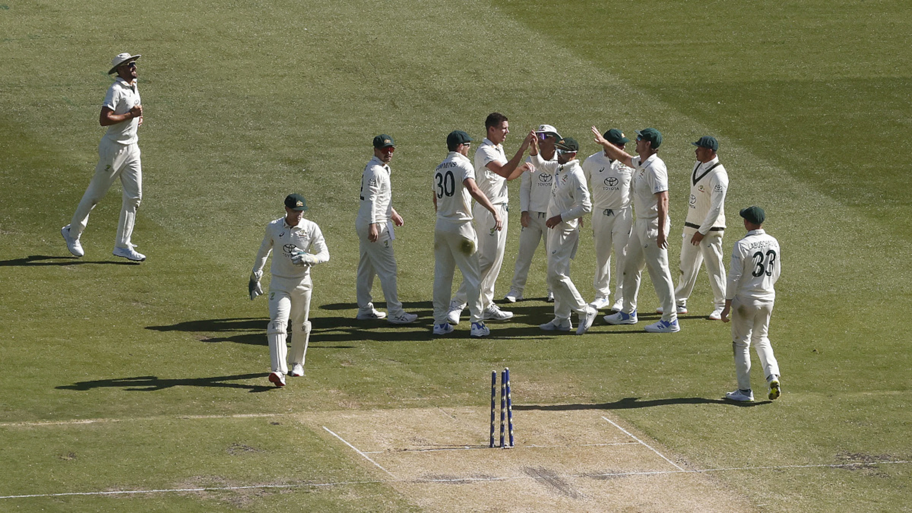 Australia take control of second test as Pakistan flounder