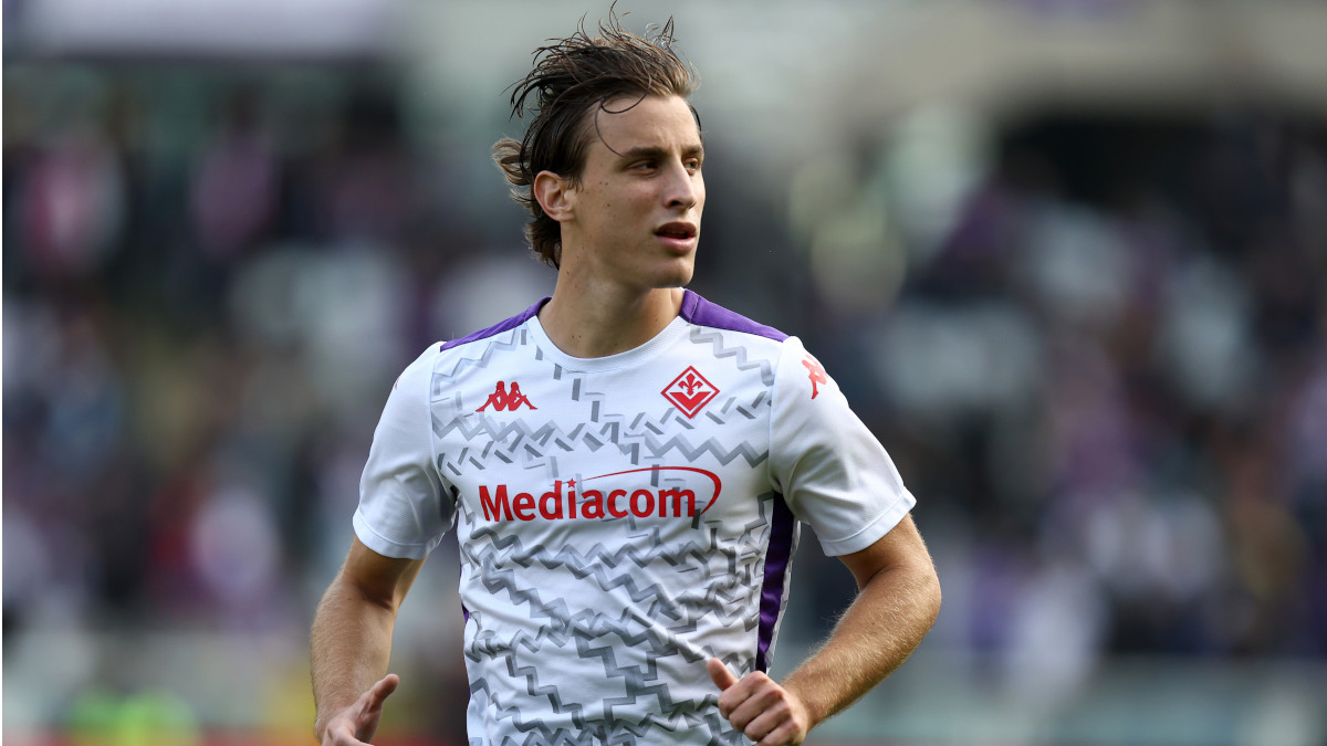 Fiorentina's Bove Has Defibrillator Installed After Collapse - Media ...