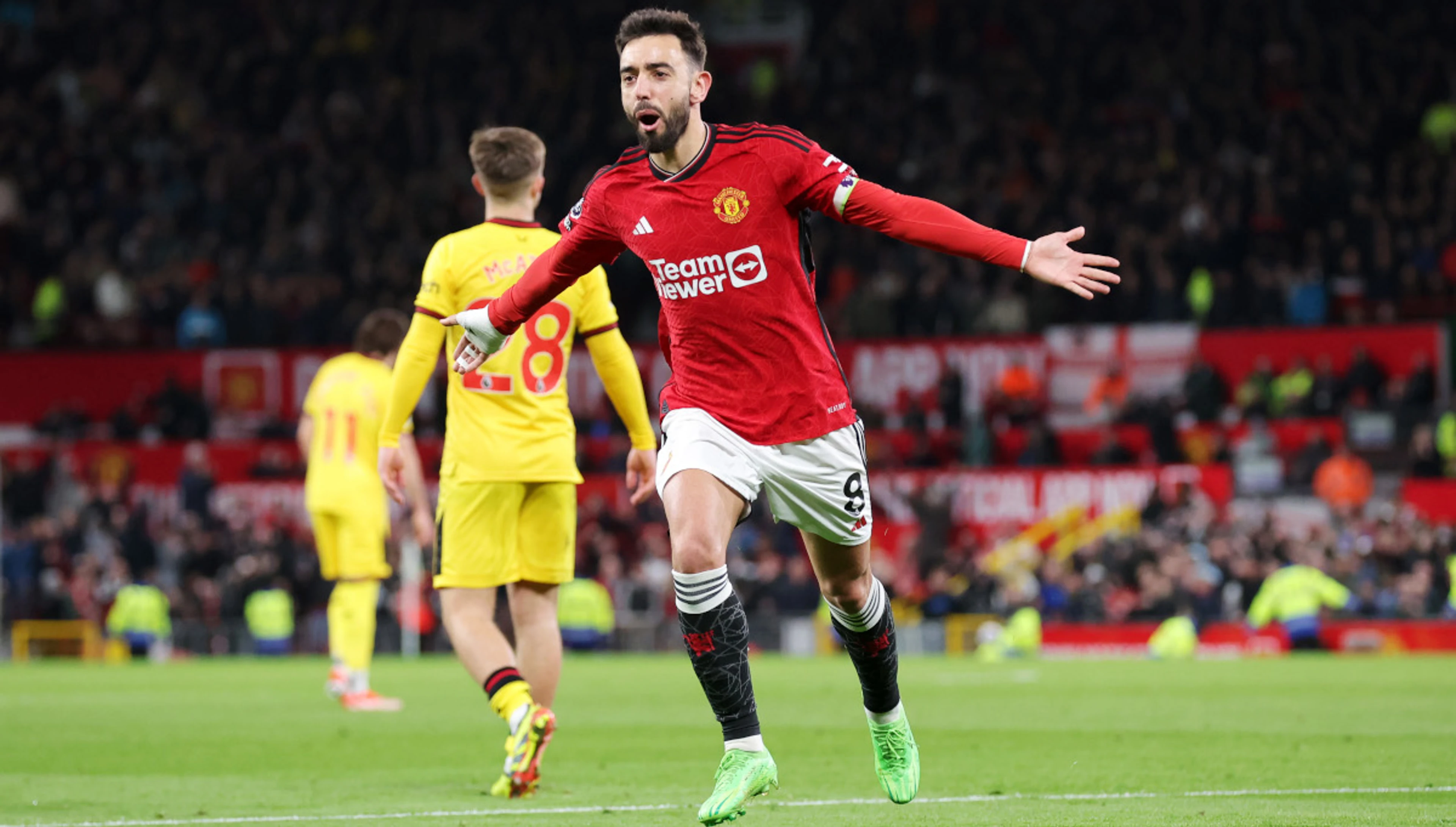 Fernandes digs Man Utd out of hole in win over Sheff Utd