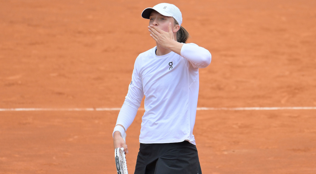 Swiatek extends winning streak in Rome