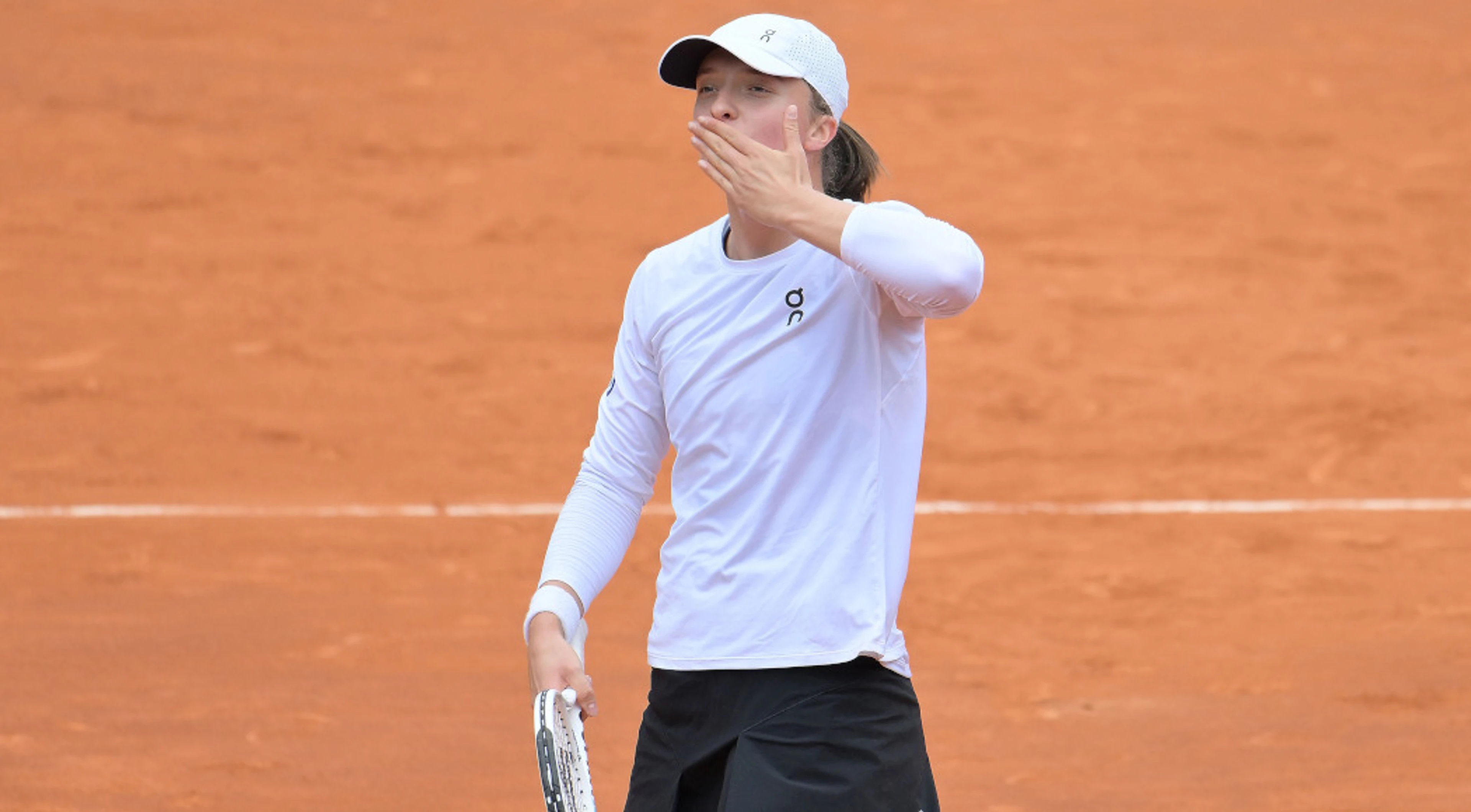 Swiatek extends winning streak in Rome