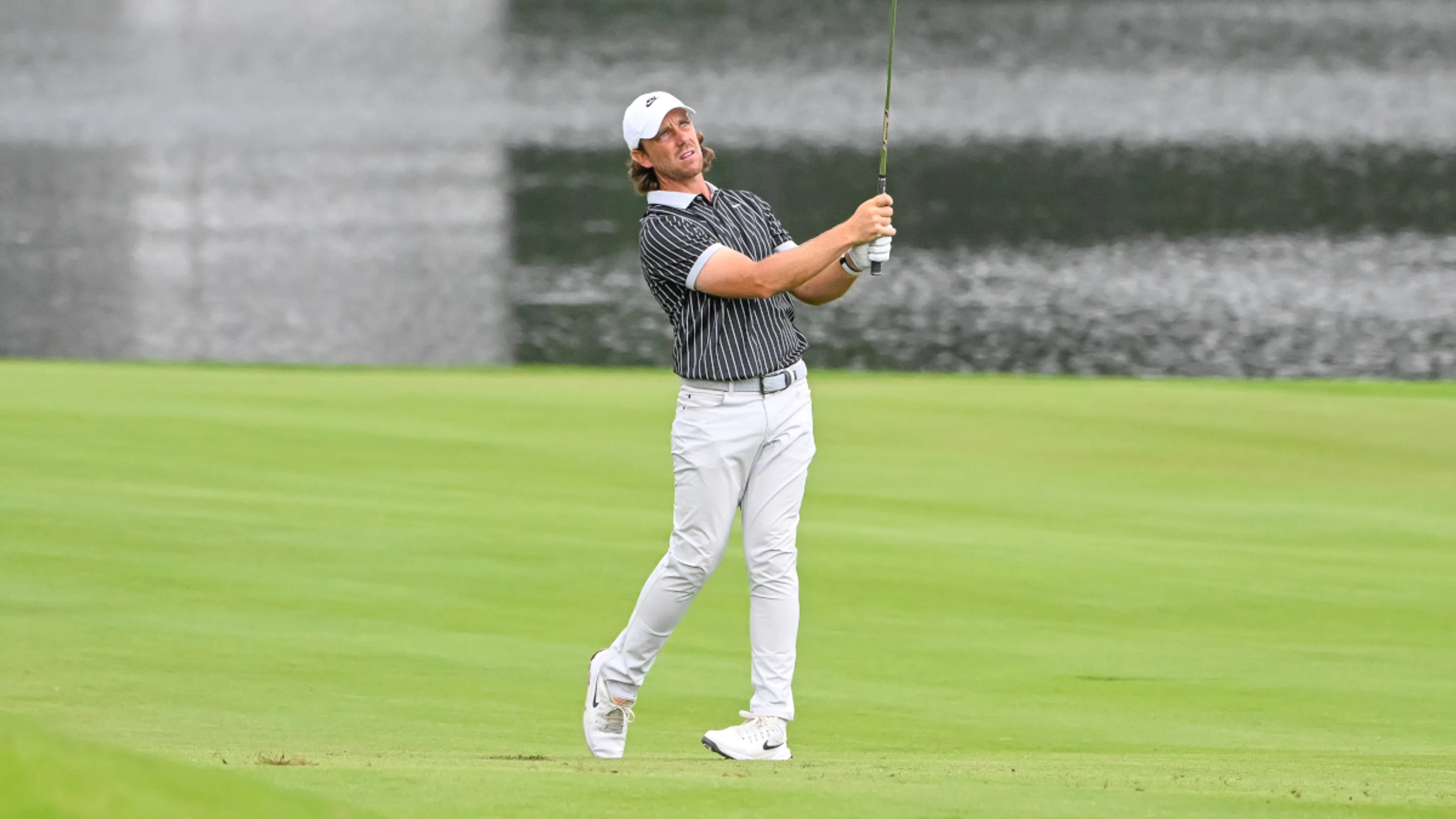 Fleetwood seizes share of lead at Tour Championship