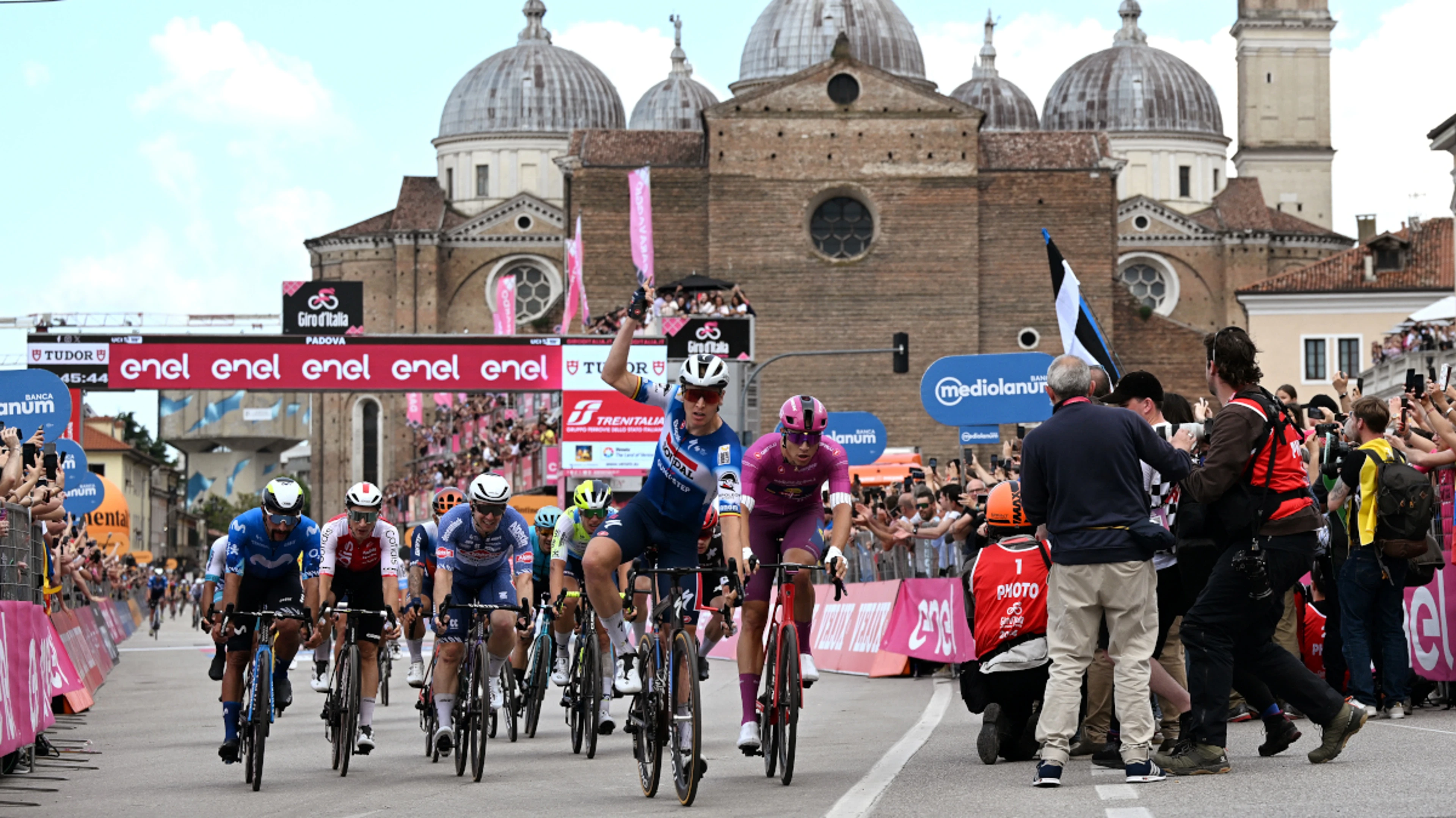 Merlier sprints to Giro stage 18 win as Pogacar keeps lead