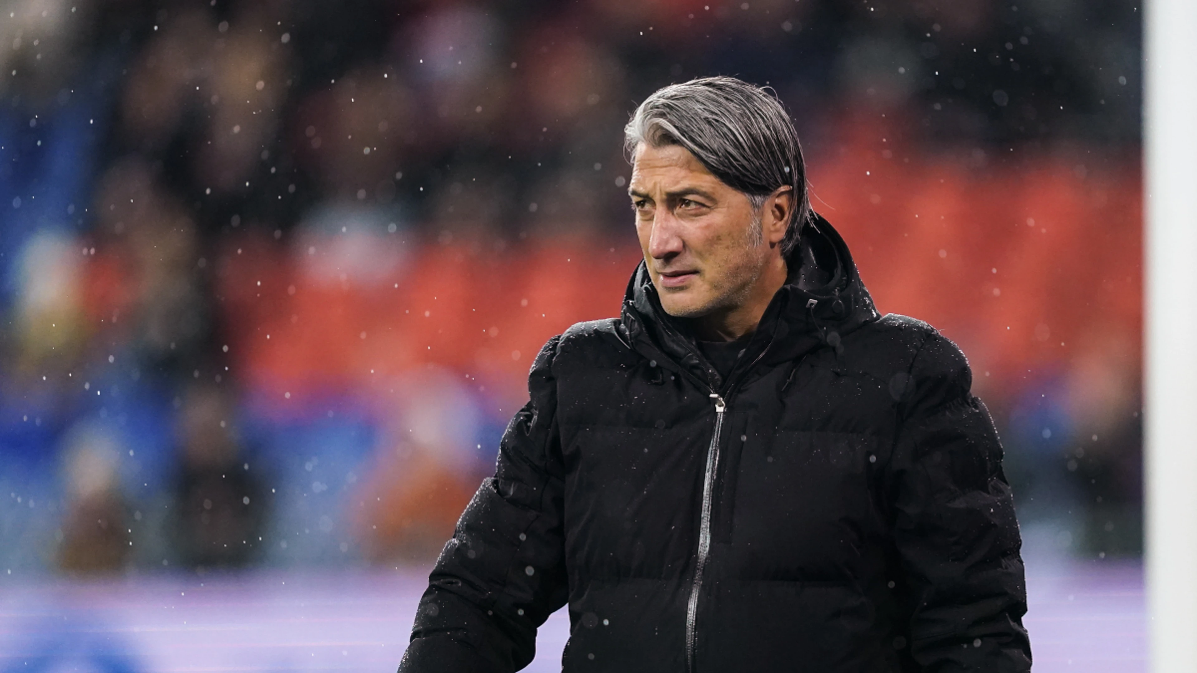 Switzerland back manager Yakin despite Euro qualifying struggle
