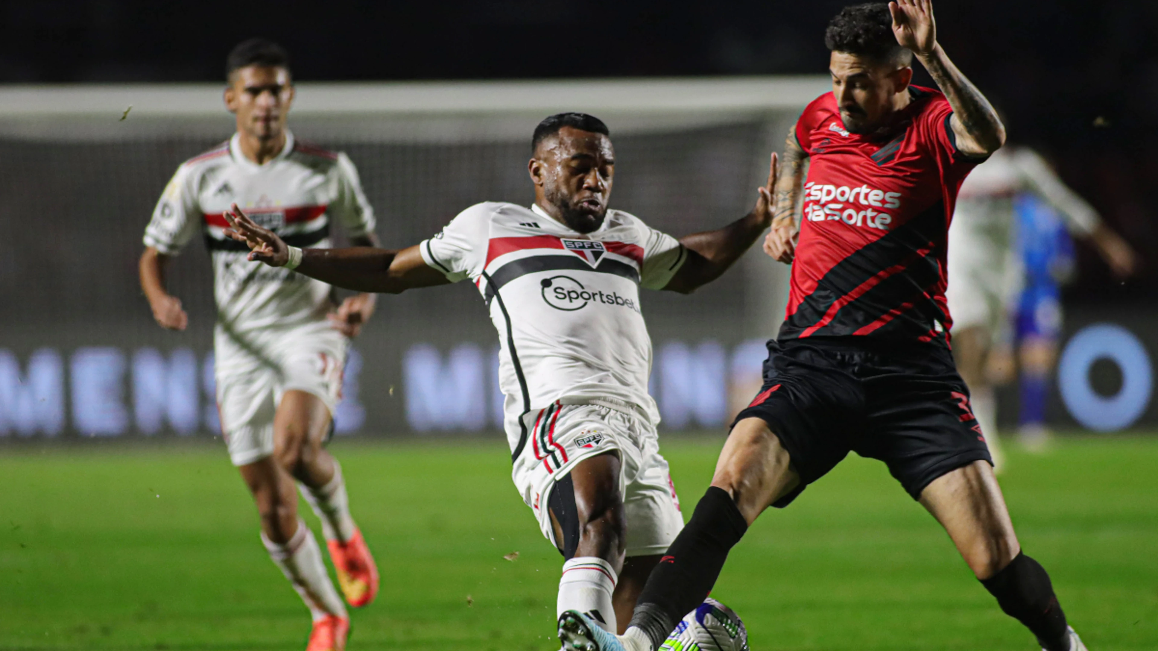Brazilian fans attack Corinthians midfielder Luan