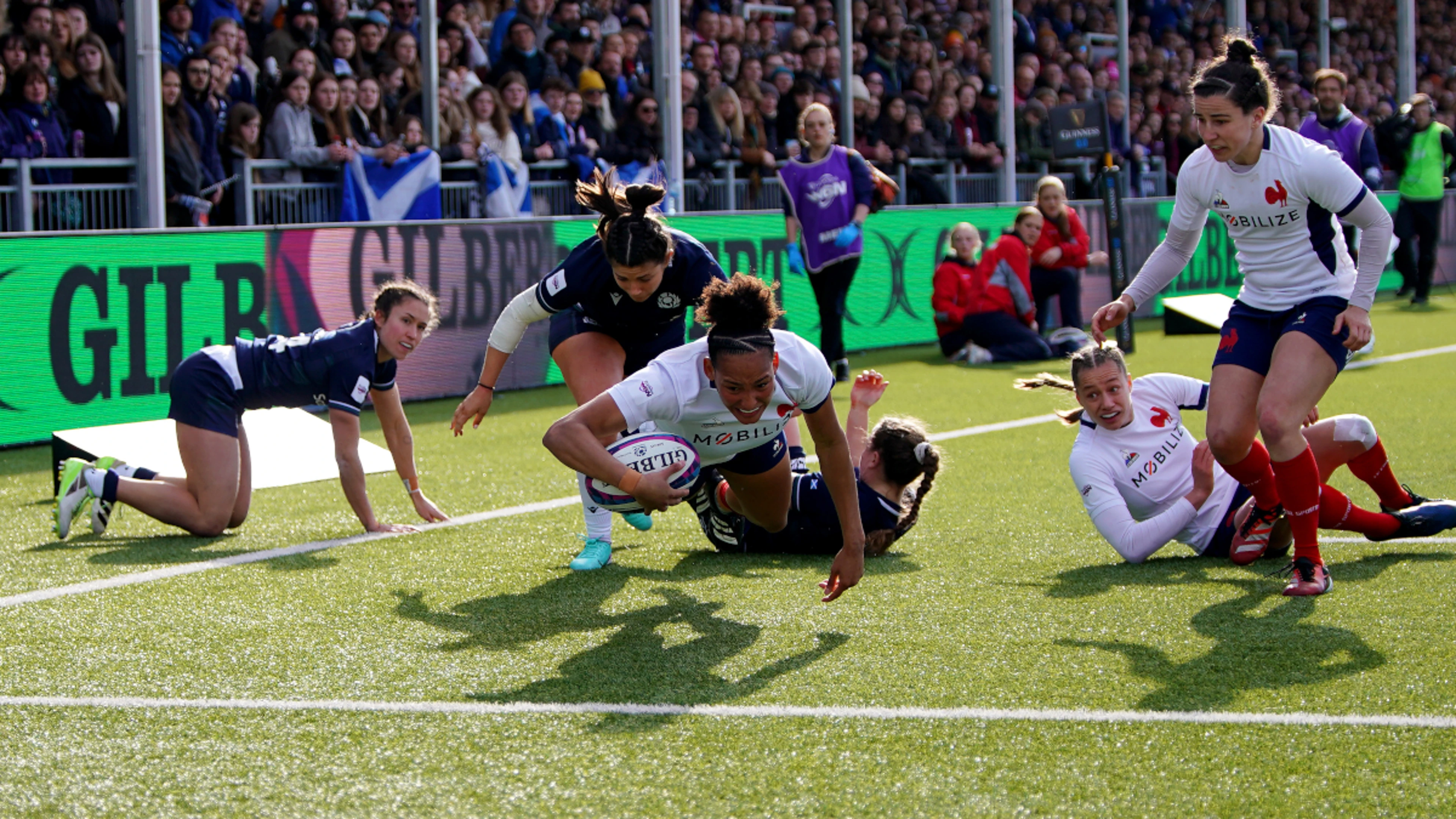 France battle past Scotland in Women's Six Nations