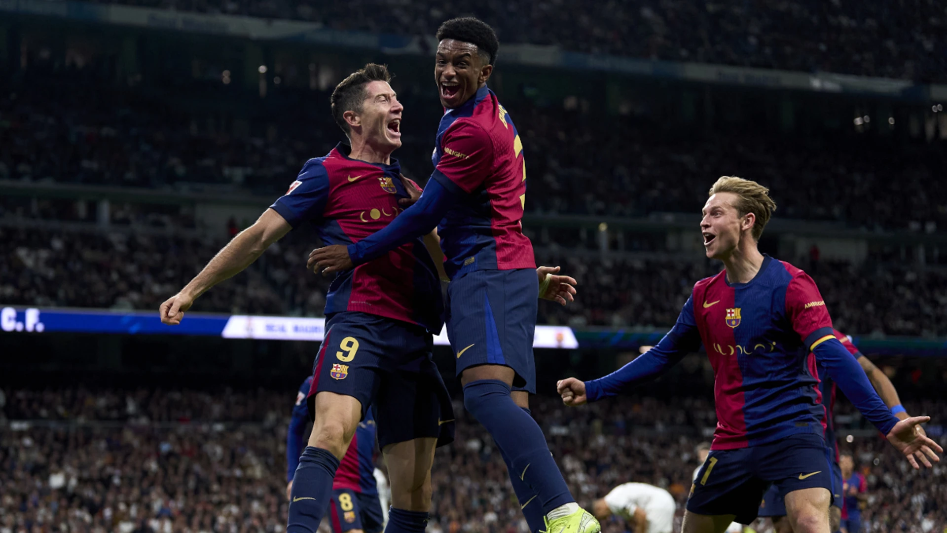 Lewandowski double helps Barcelona to stunning win at Real Madrid