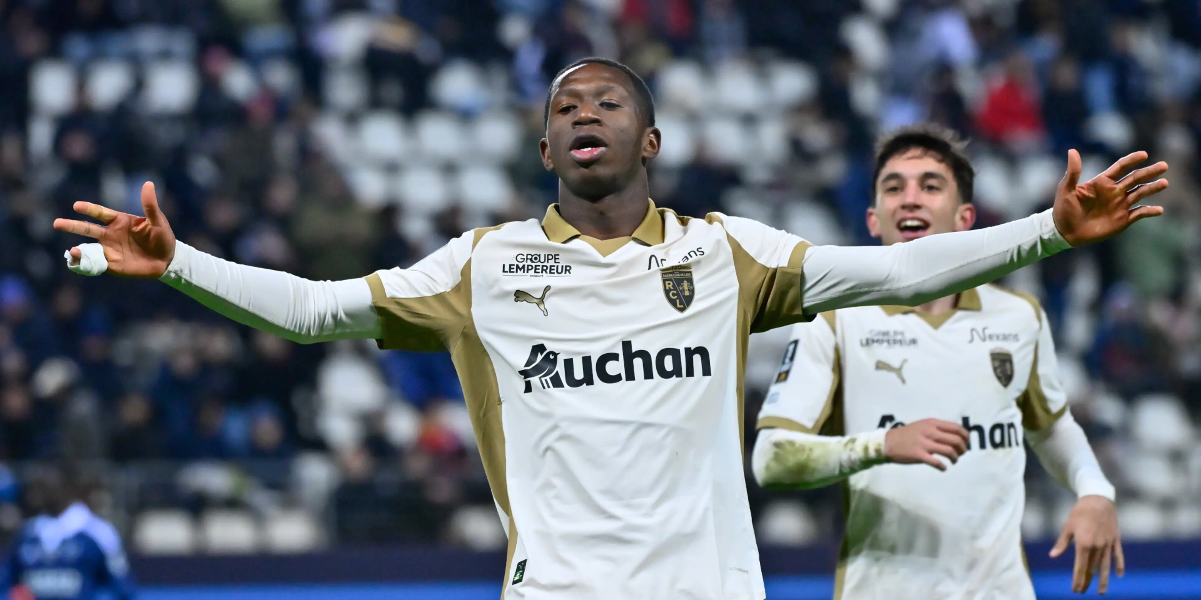 Lens run riot to reclaim top spot in Ligue 1, Marseille slip up