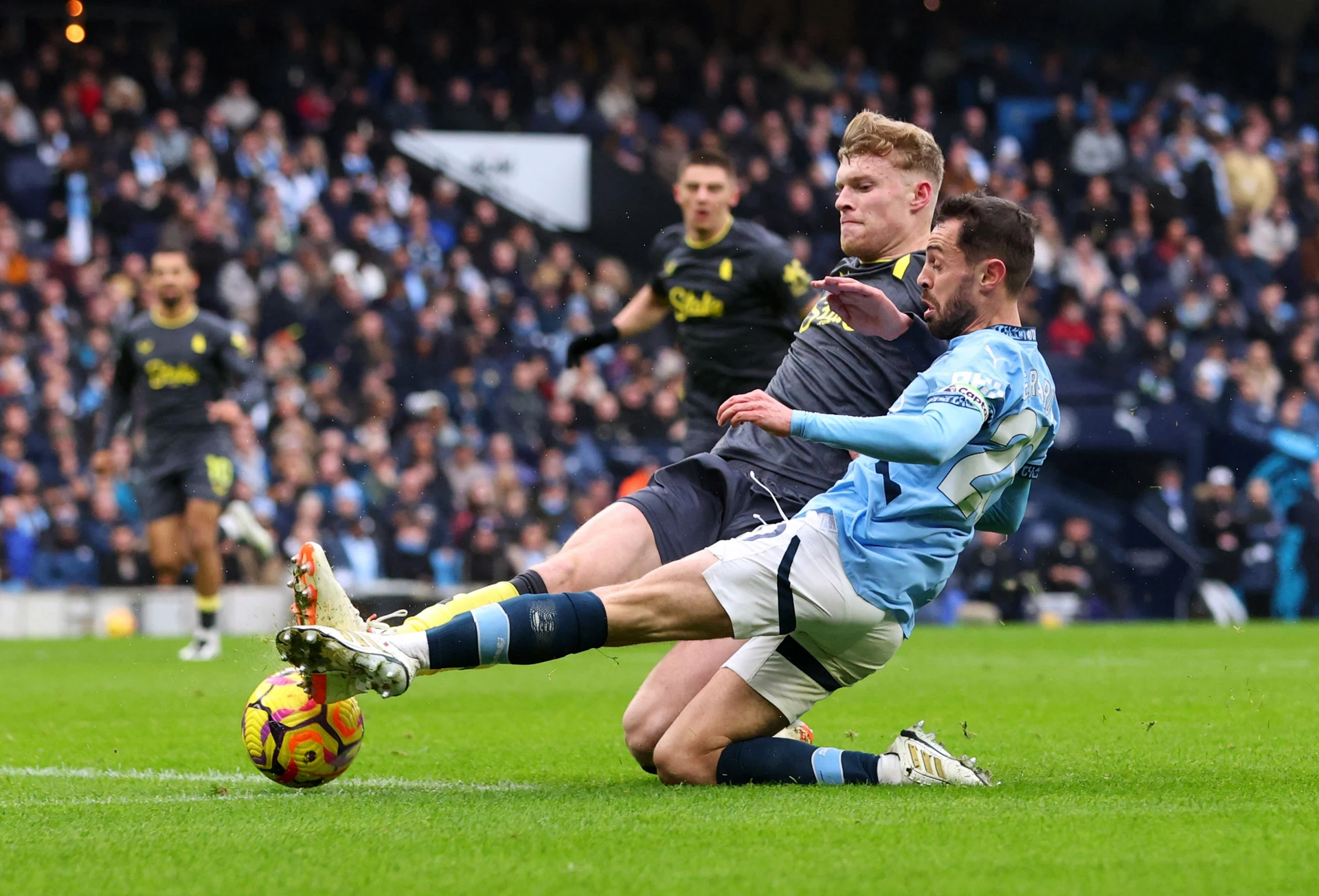 Man City pay penalty for Haaland miss in Everton draw