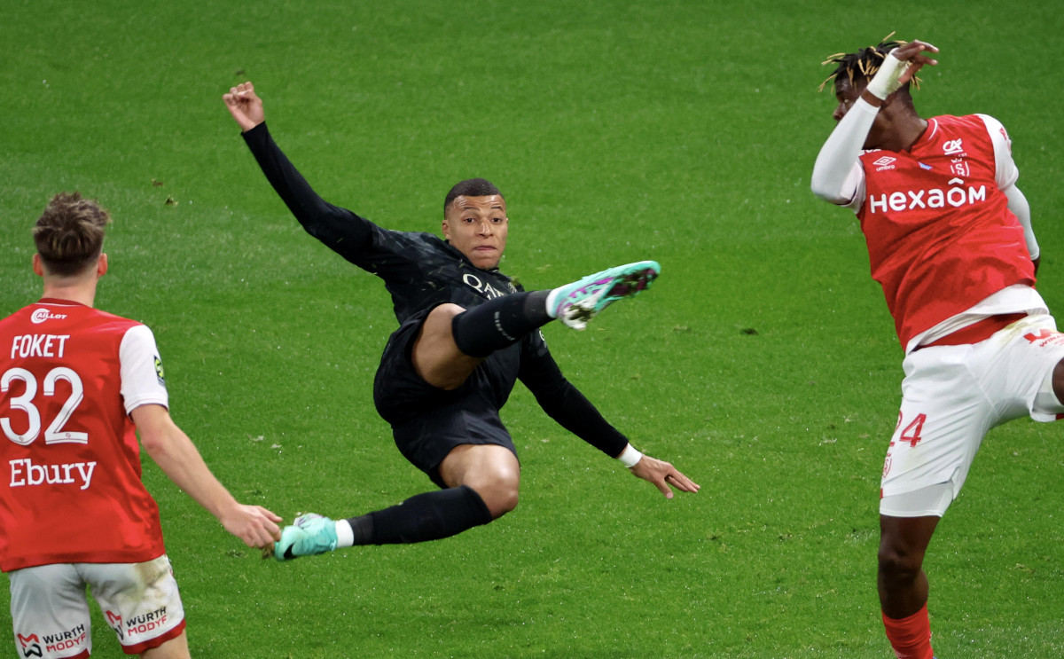 Mbappe bags hat-trick as PSG go top of Ligue 1