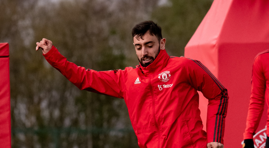 Fernandes fit to face Liverpool despite car crash