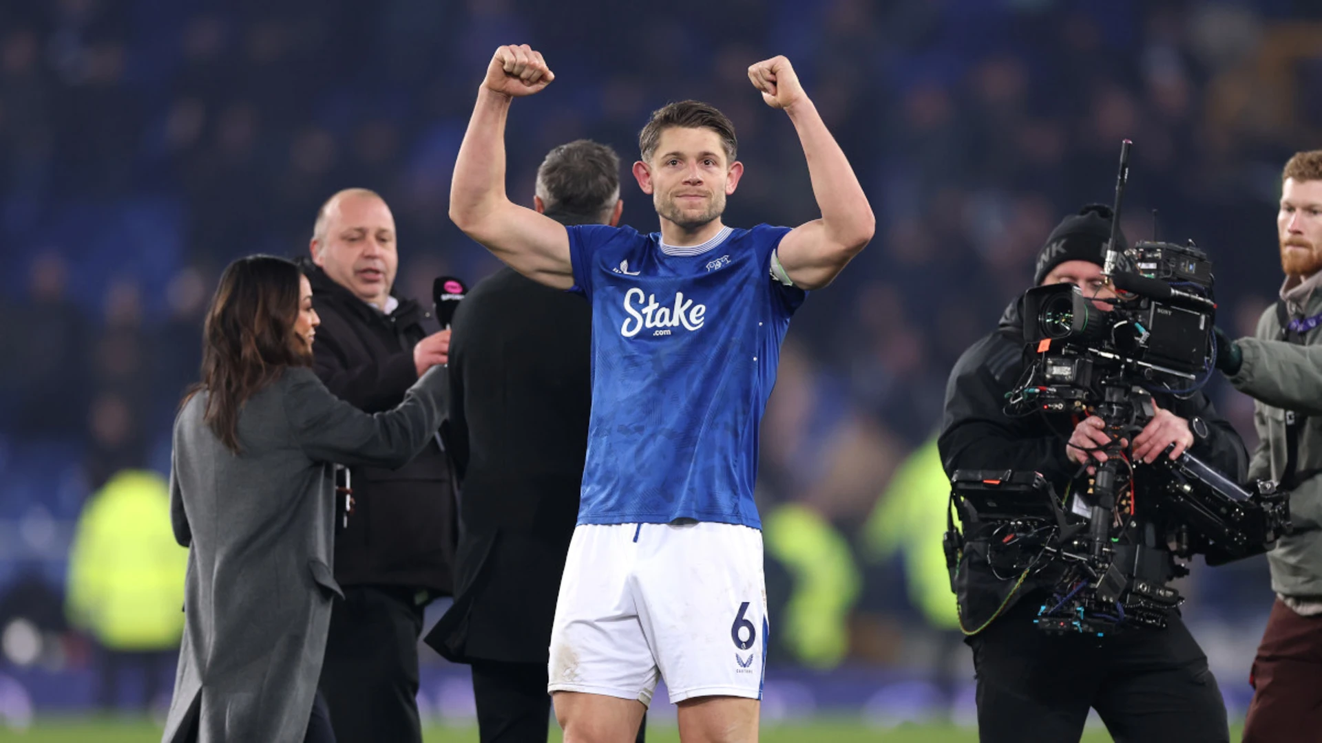 Late Tarkowski goal earns Everton draw in emotional derby finale