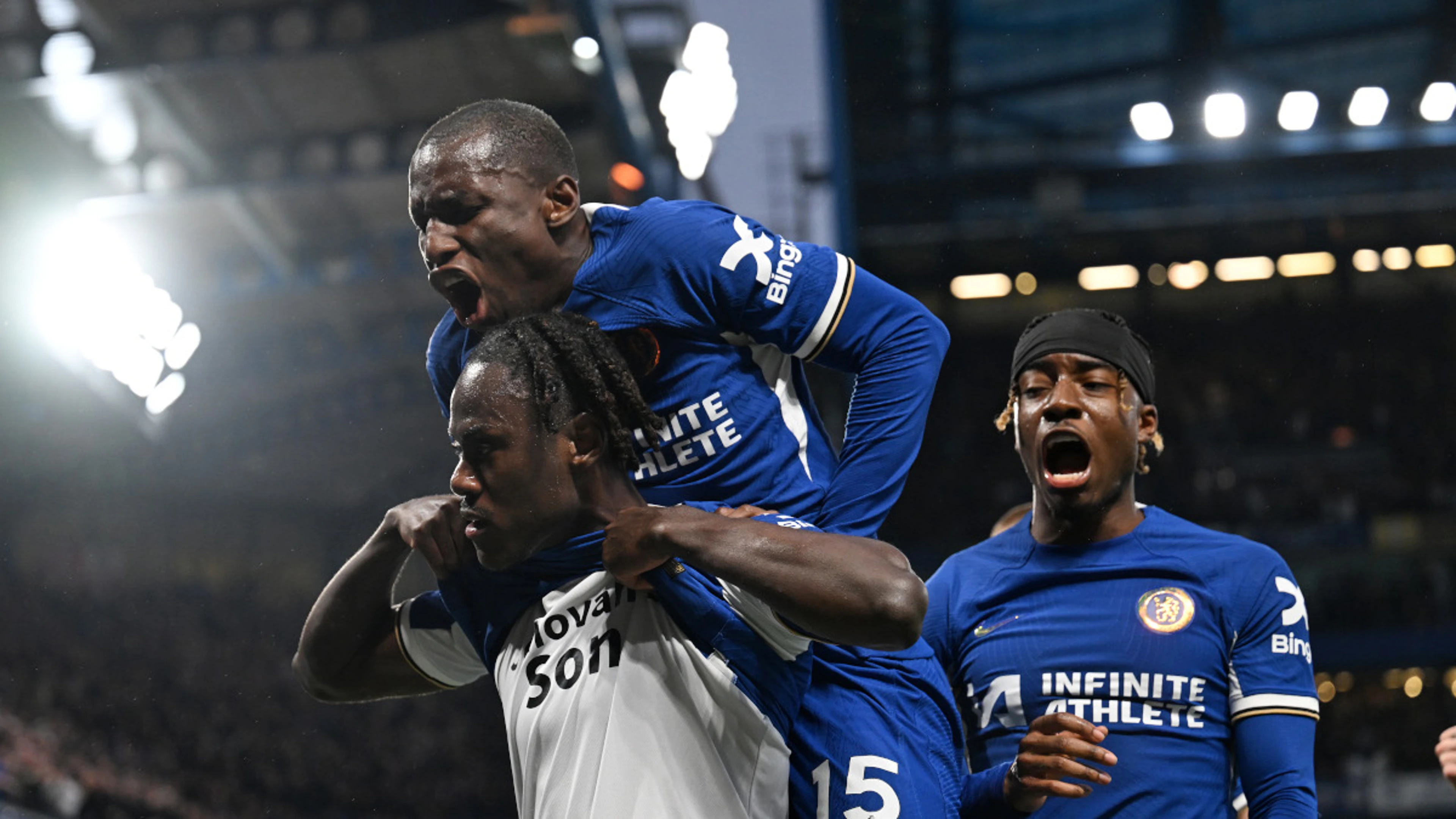 Chelsea shatter Spurs' top four bid