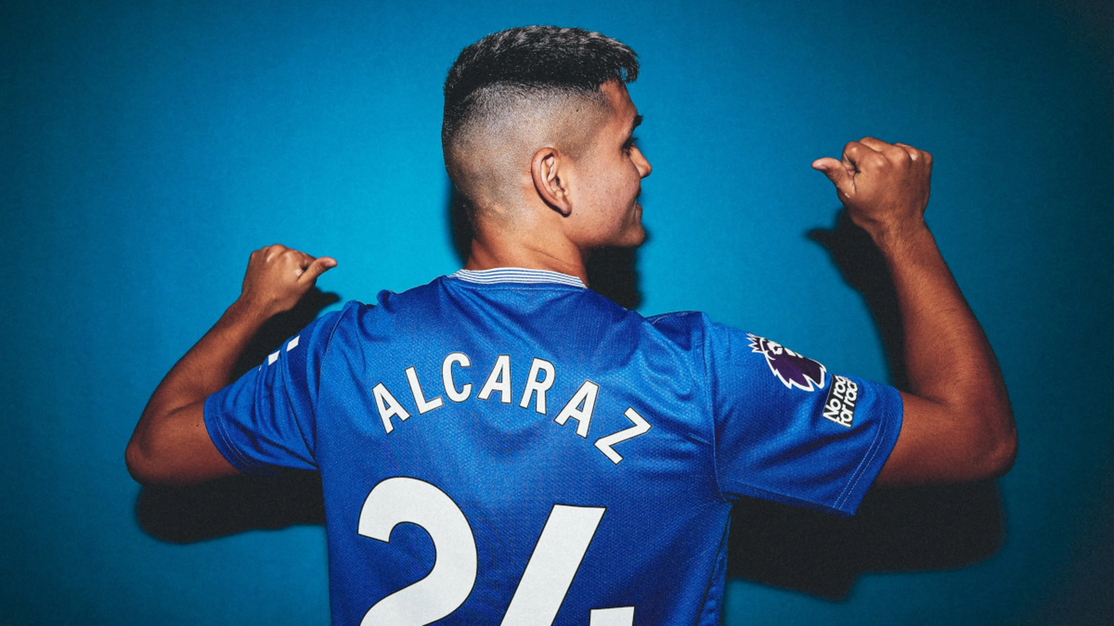 Everton sign Argentine midfielder Alcaraz on loan