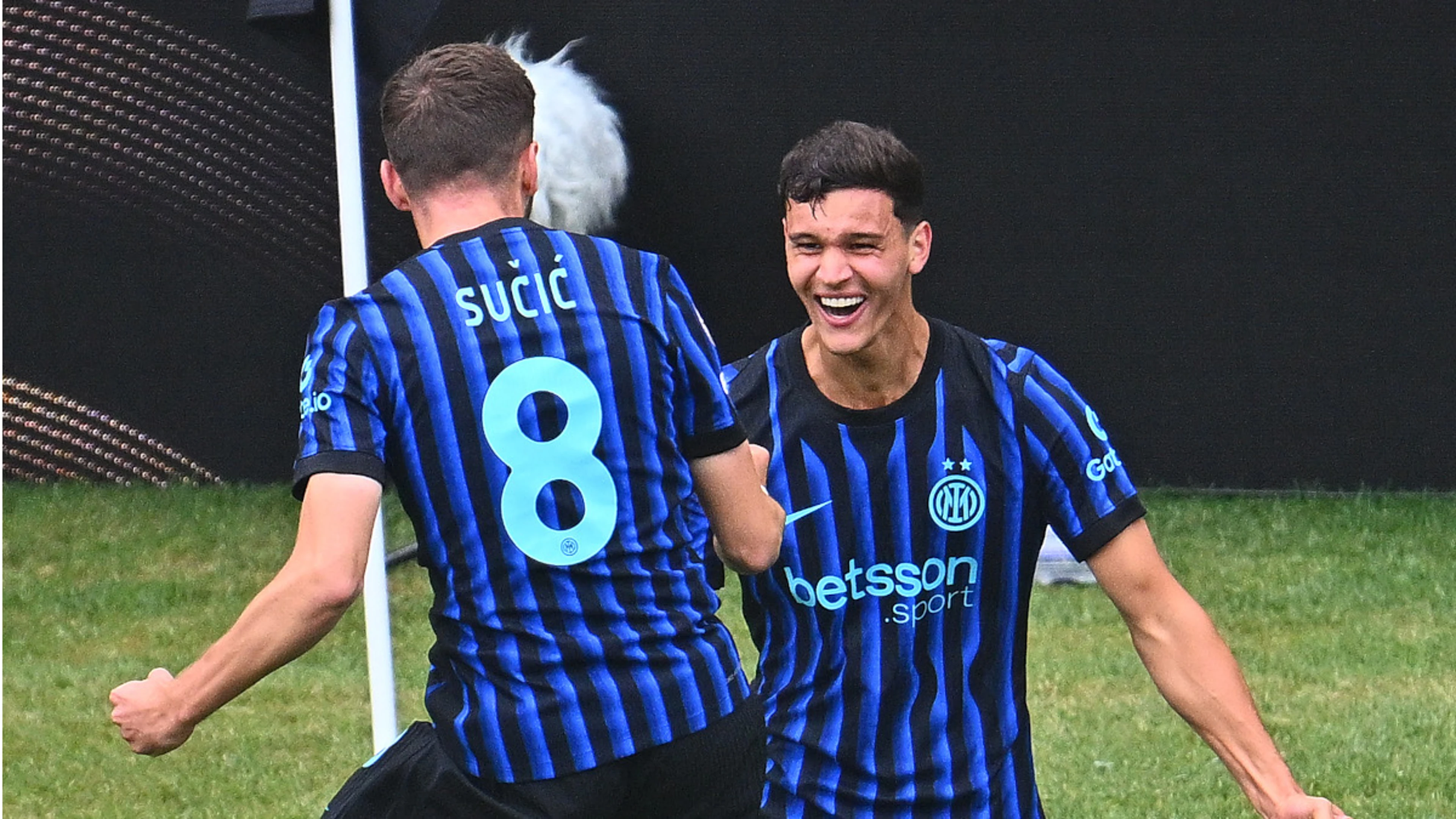 Inter Milan strike late to beat Urawa Reds at Club World Cup