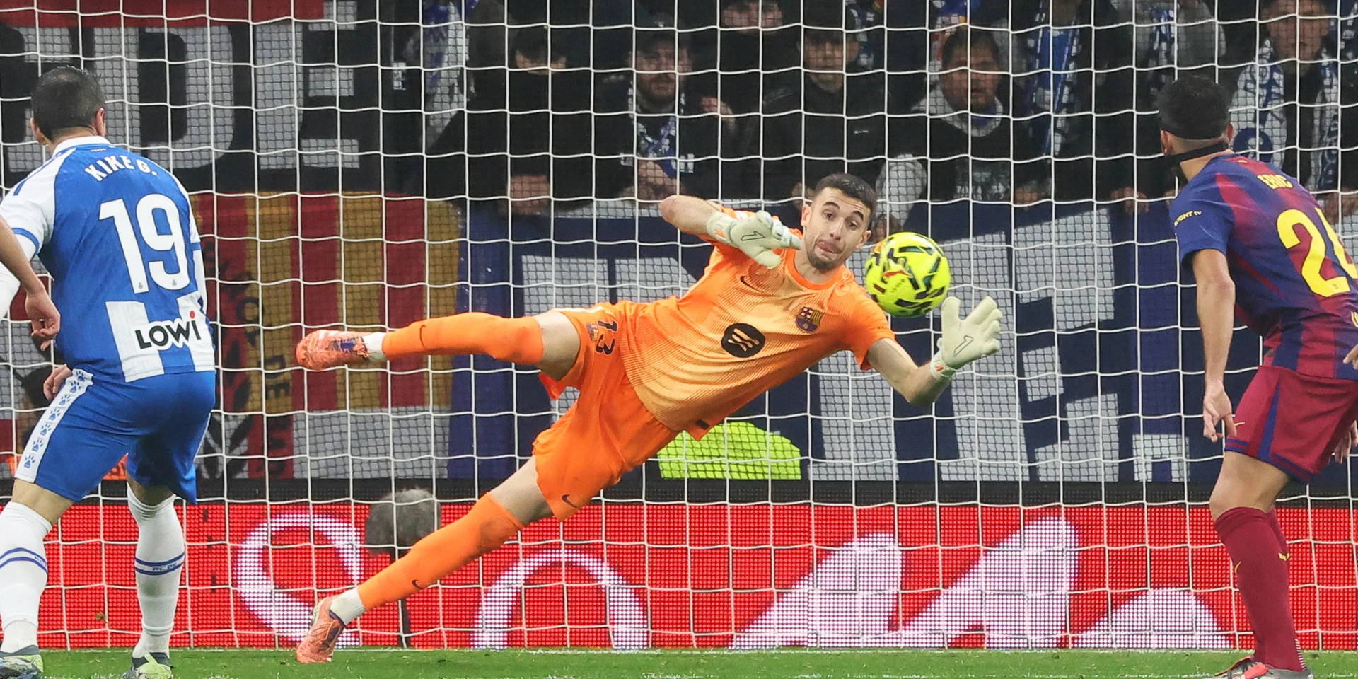 Barca boss Flick hails Garcia after goalkeeper stars against former club