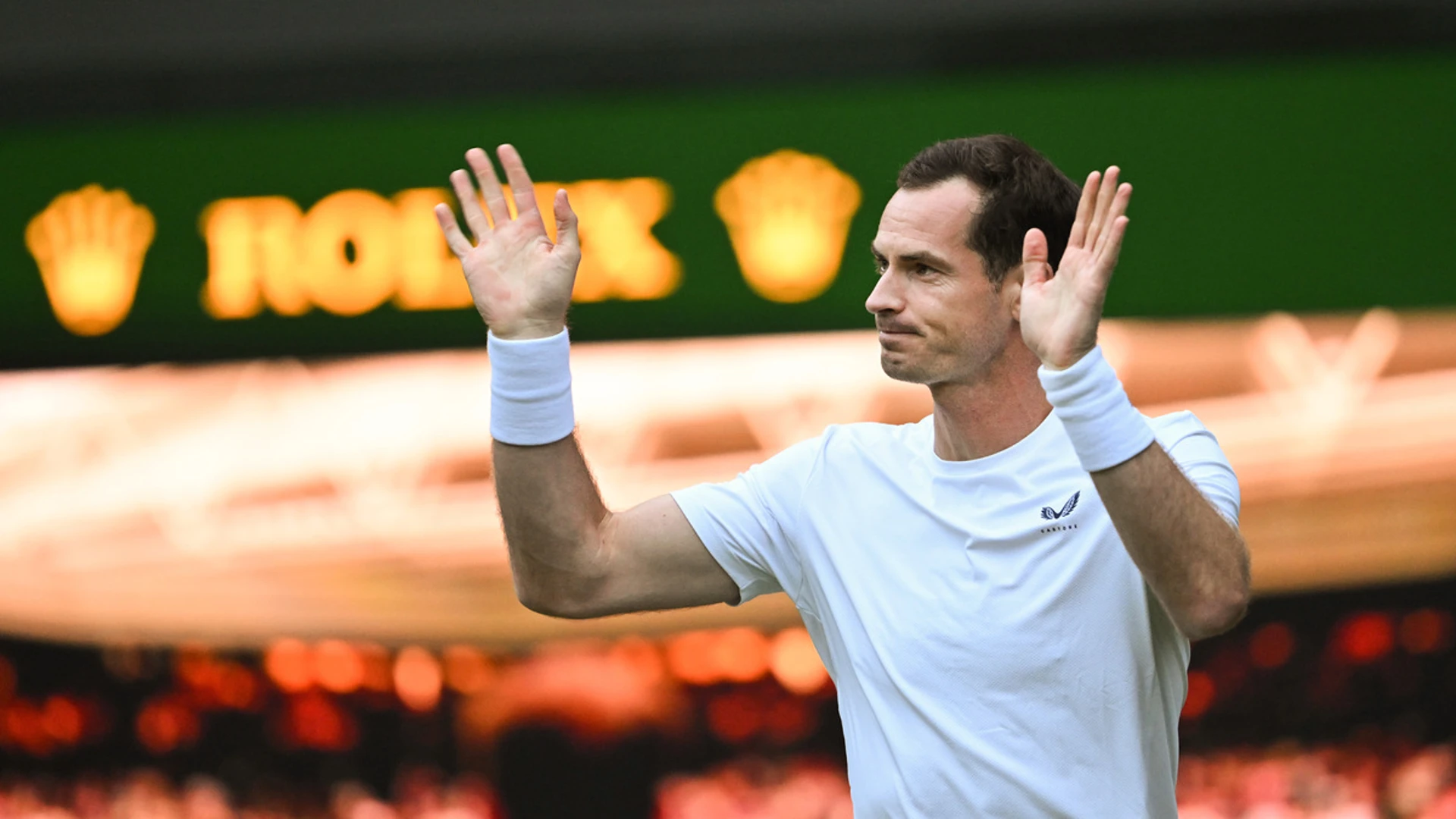 Djokovic, Swiatek advance before Wimbledon celebrates British hero Murray