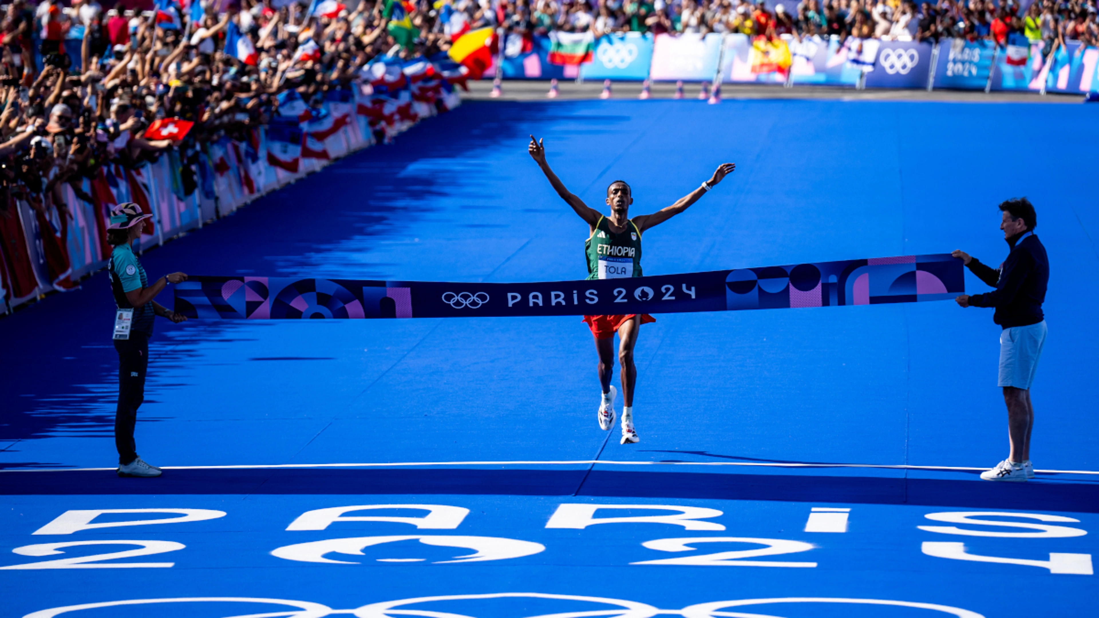Ethiopia's Tola wins Olympic marathon as China sweeps diving golds