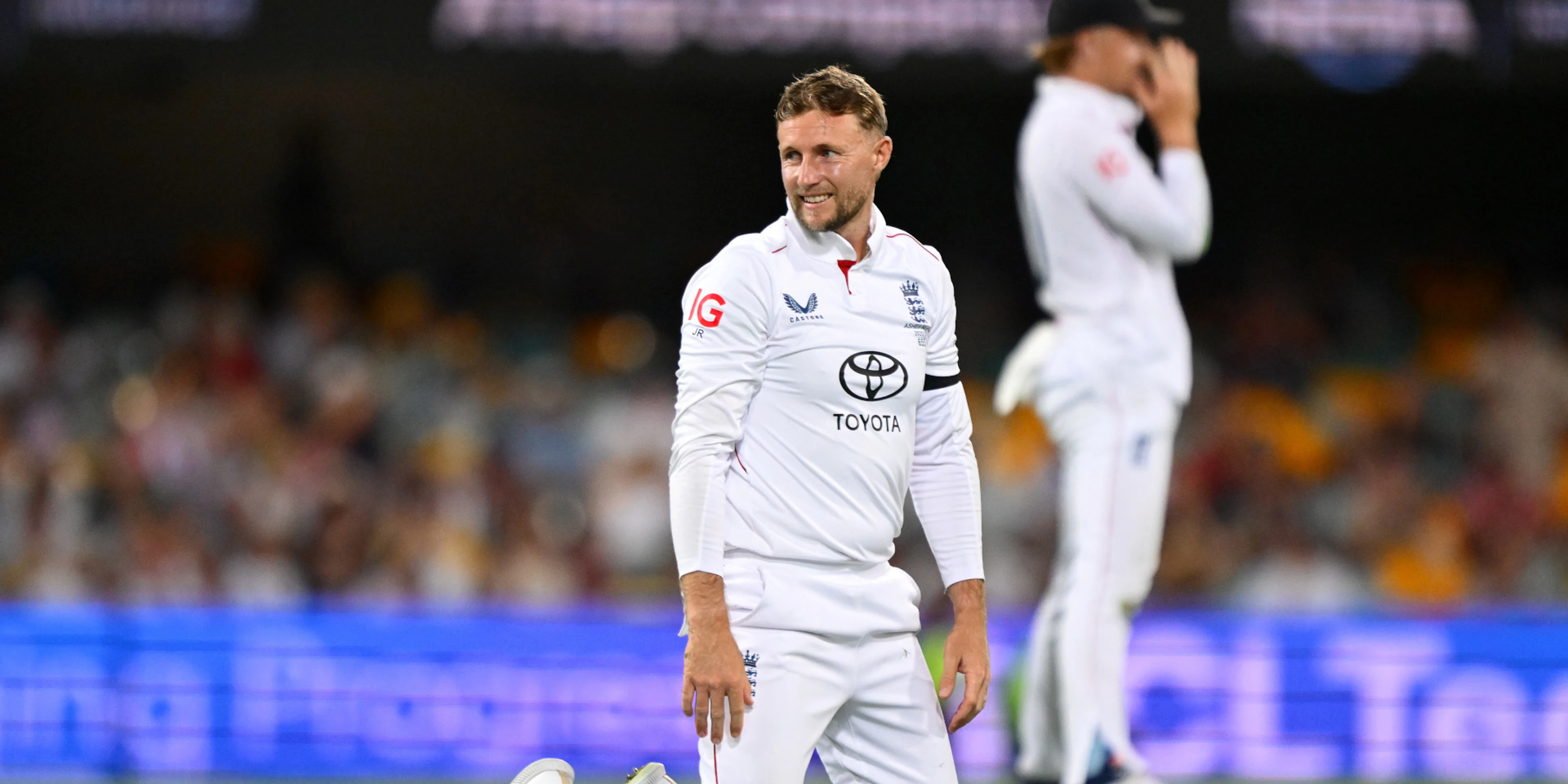 Root says England still 'well and truly' in second Ashes test