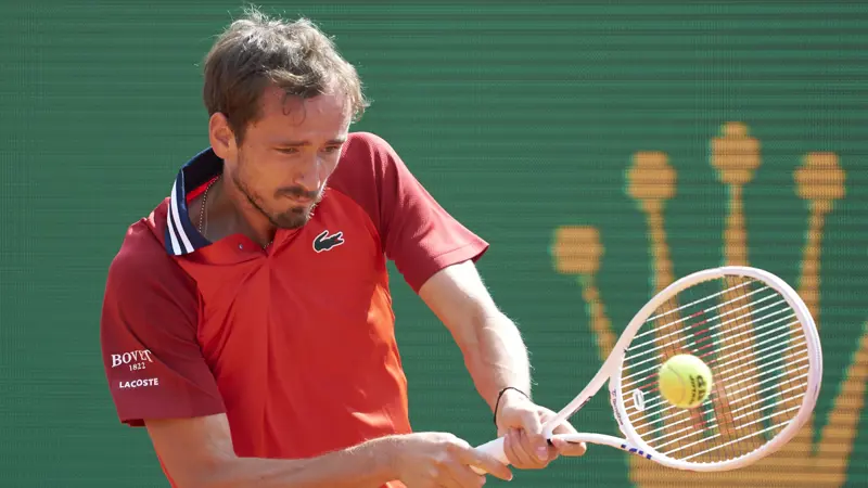 Medvedev hoping for more clay success with Simon in his corner