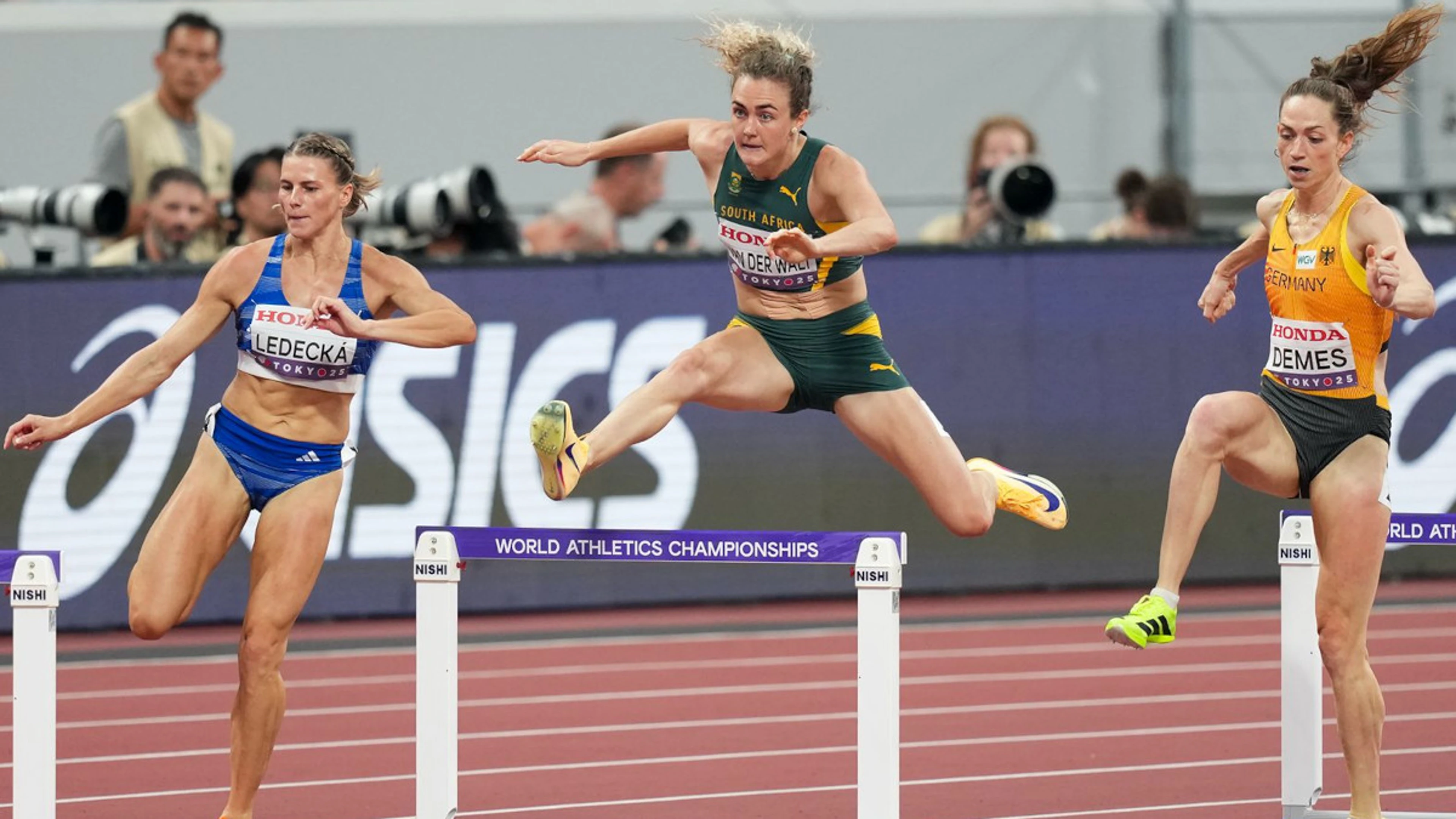 SA WRAP: Tshite takes ninth, Van Niekerk and Dambile progress