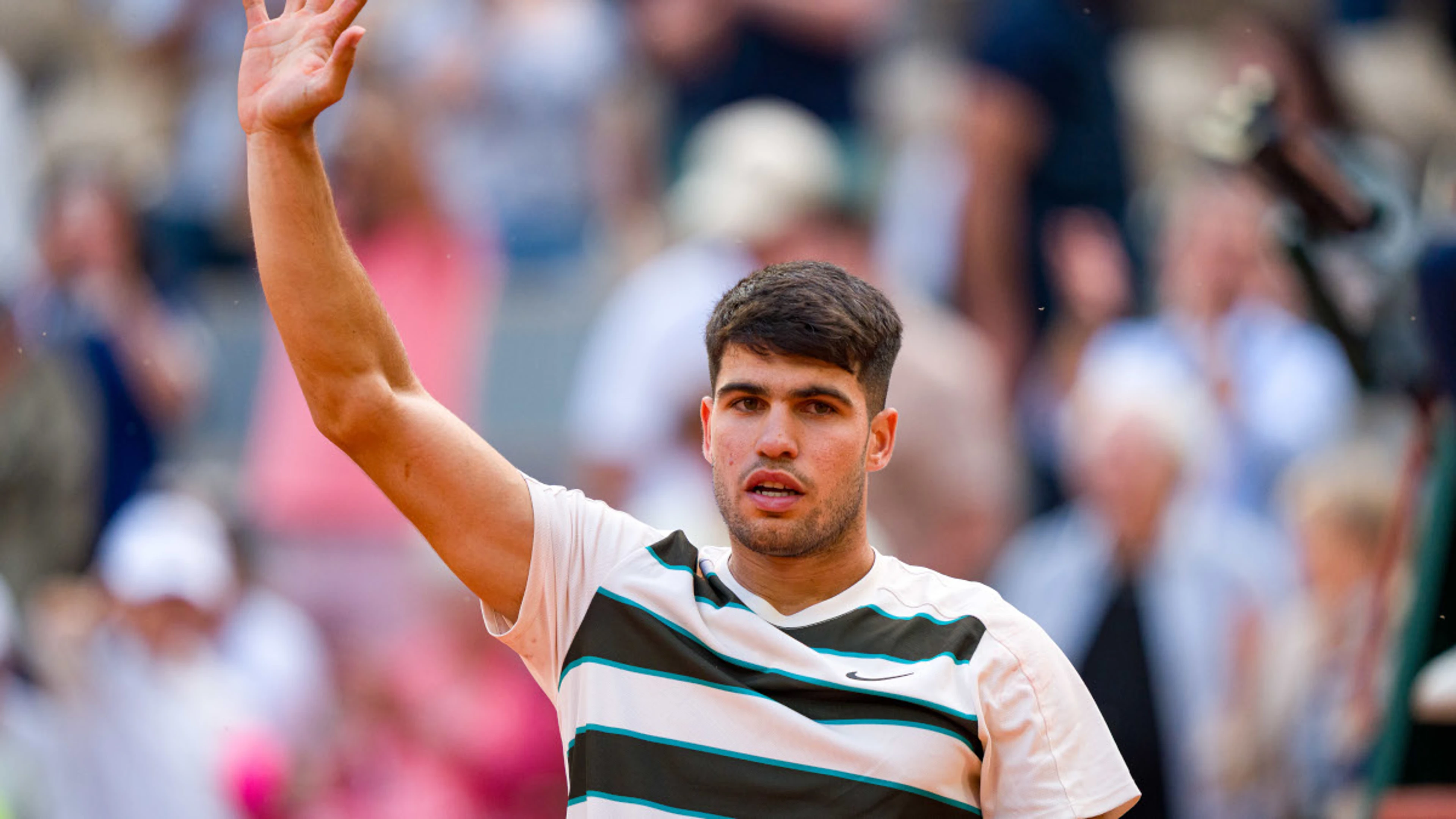 DAY 8 WRAP: Alcaraz, Swiatek pass tough French Open tests