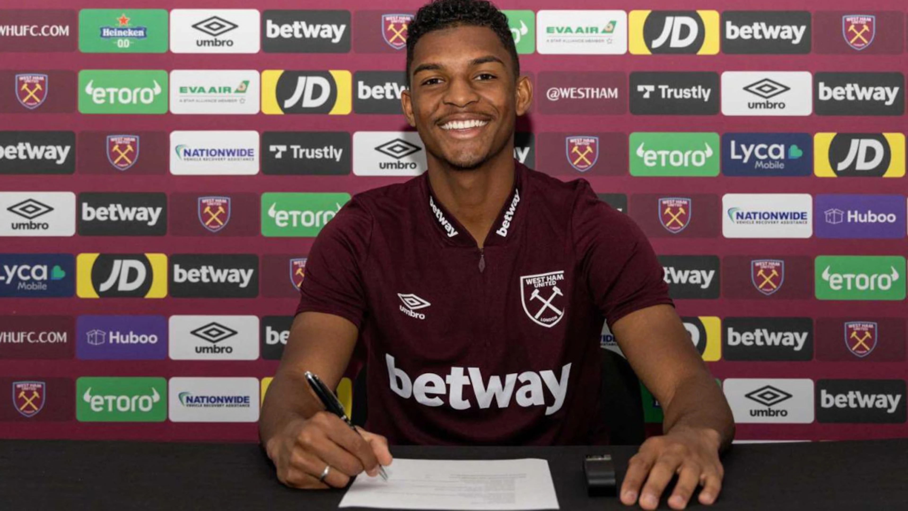 West Ham sign Brazilian Guilherme from Palmeiras
