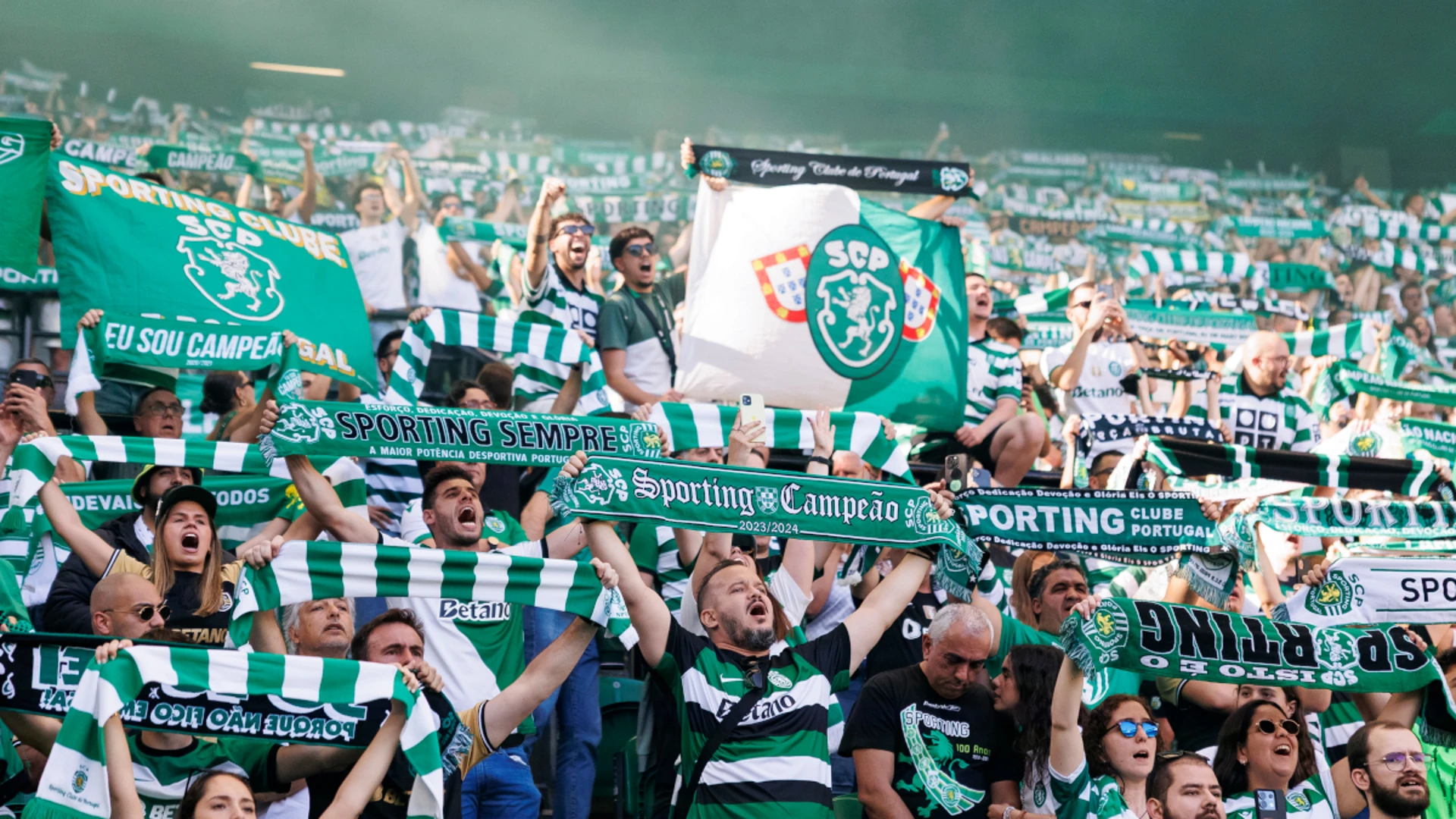 Sporting defend Portuguese title with final day win
