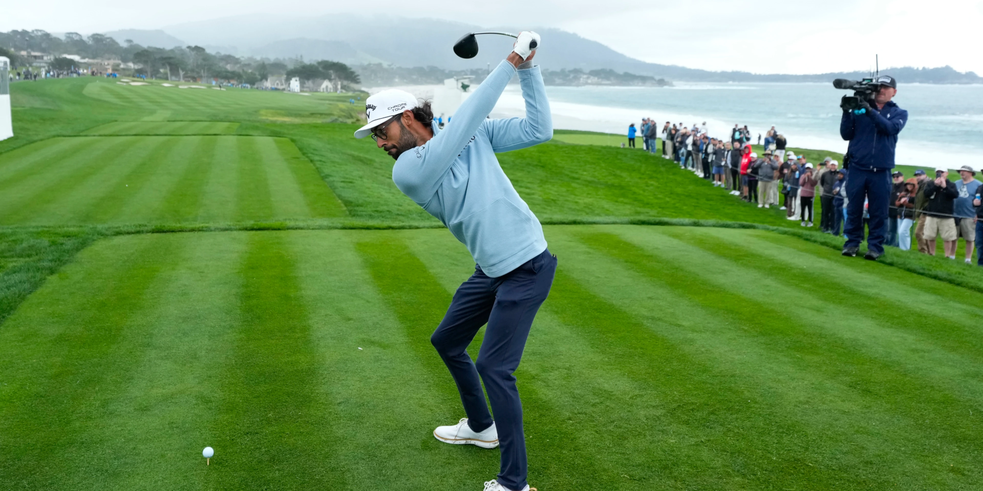 Akshay Bhatia takes 2-shot lead into final round at Pebble Beach