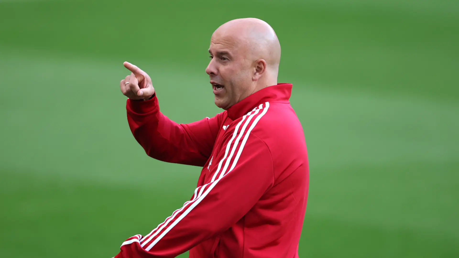 Liverpool coach Slot coy on Isak transfer as deadline looms