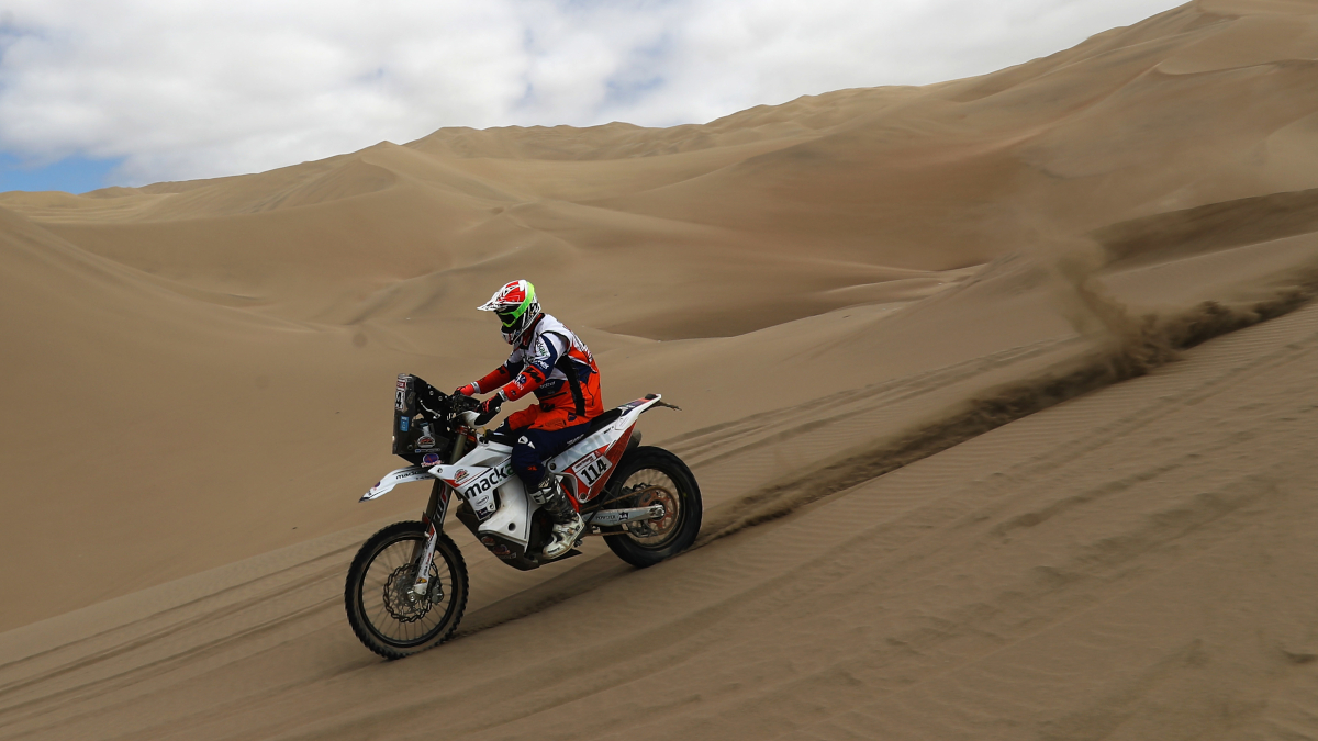Good samaritan Ross Branch takes Dakar bike stage