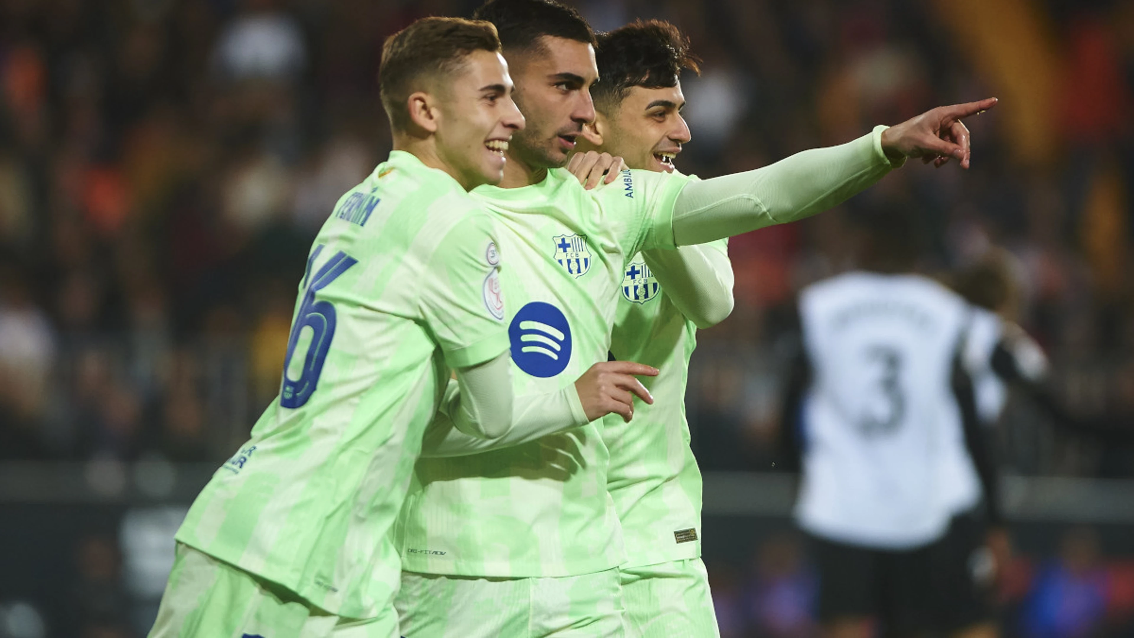 Torres treble powers Barca past Valencia into Copa del Rey semis