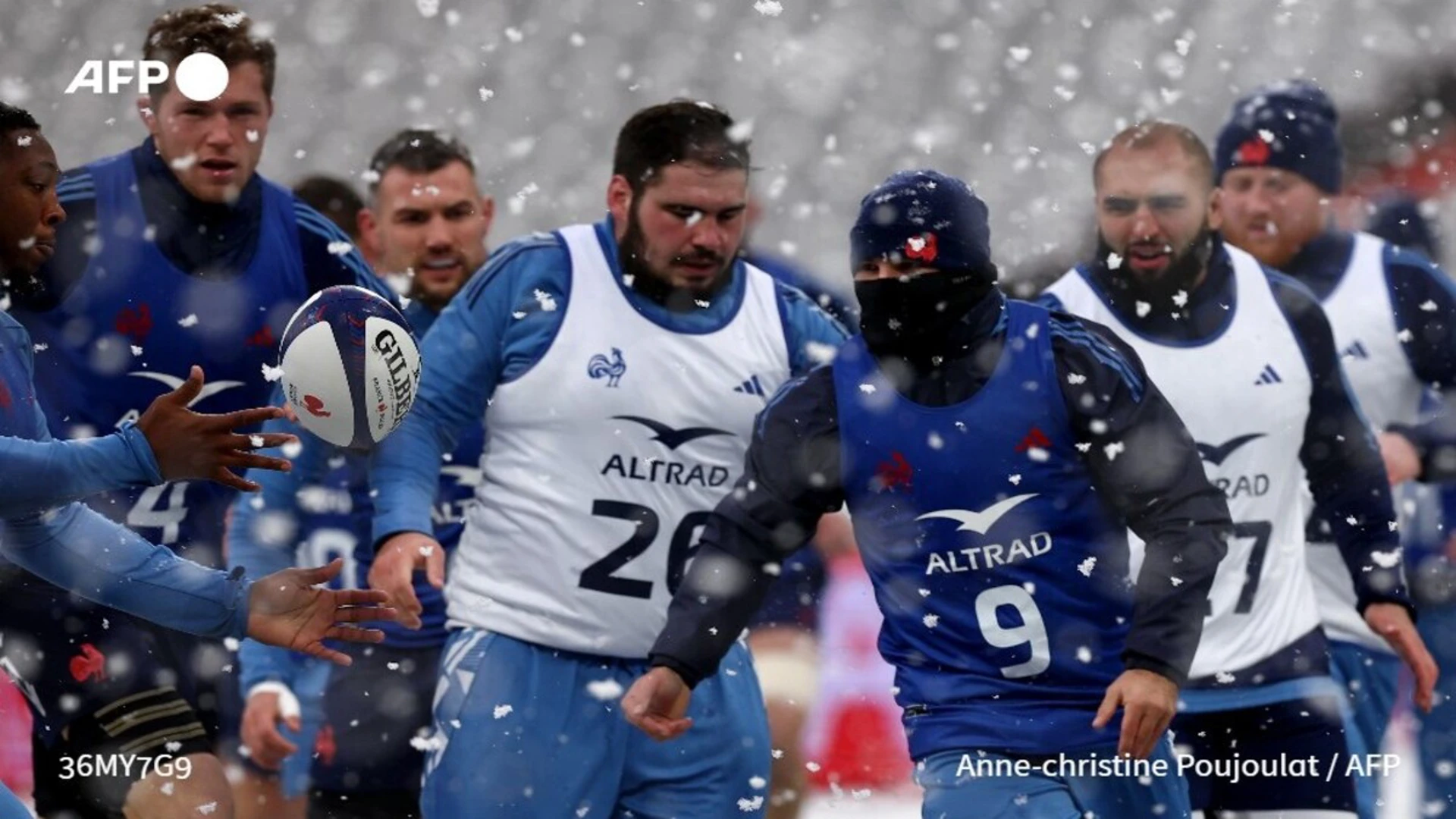 'More cautious' Dupont covers up in heavy Parisian snow before Argentina test