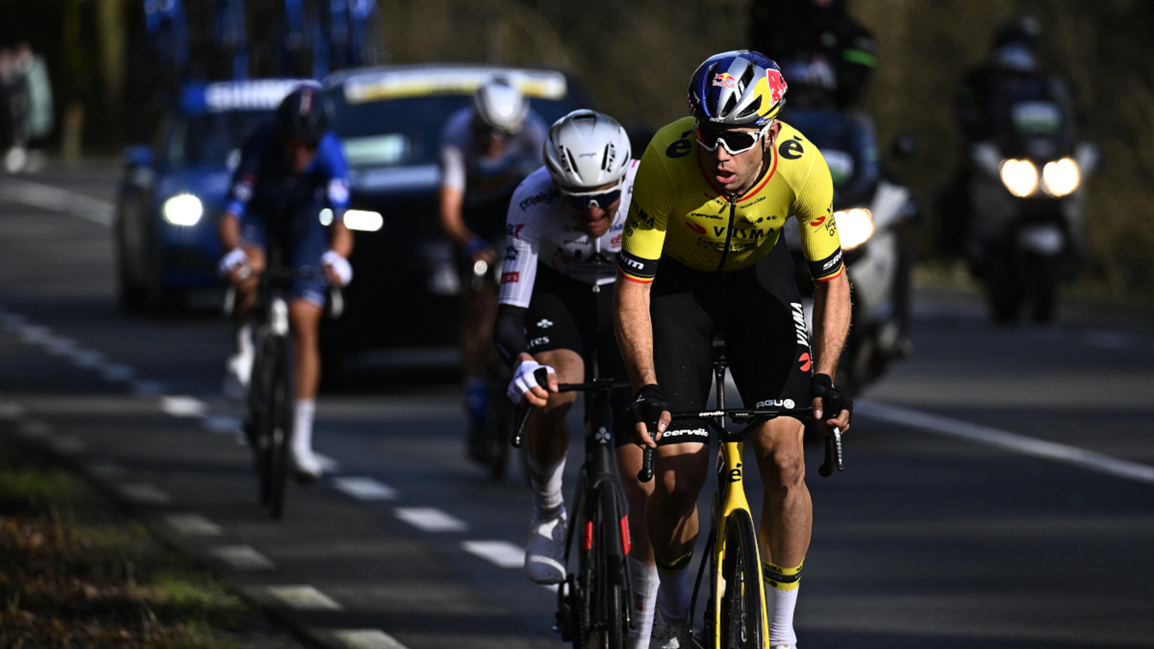 Van Aert targets hat-trick and Van der Poel at E3 Saxo Classic