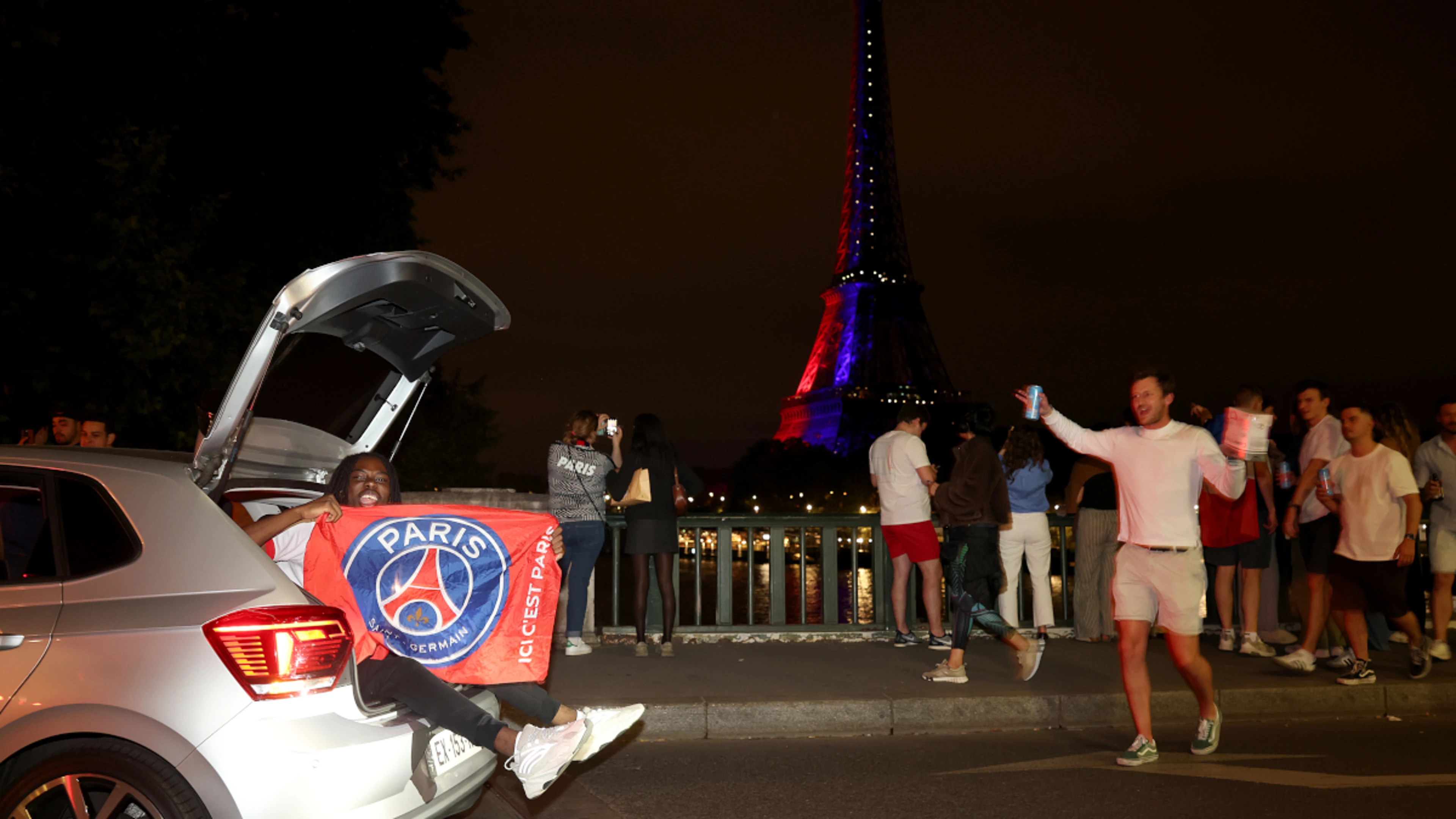 Wild celebrations in Paris after PSG's Champions League win