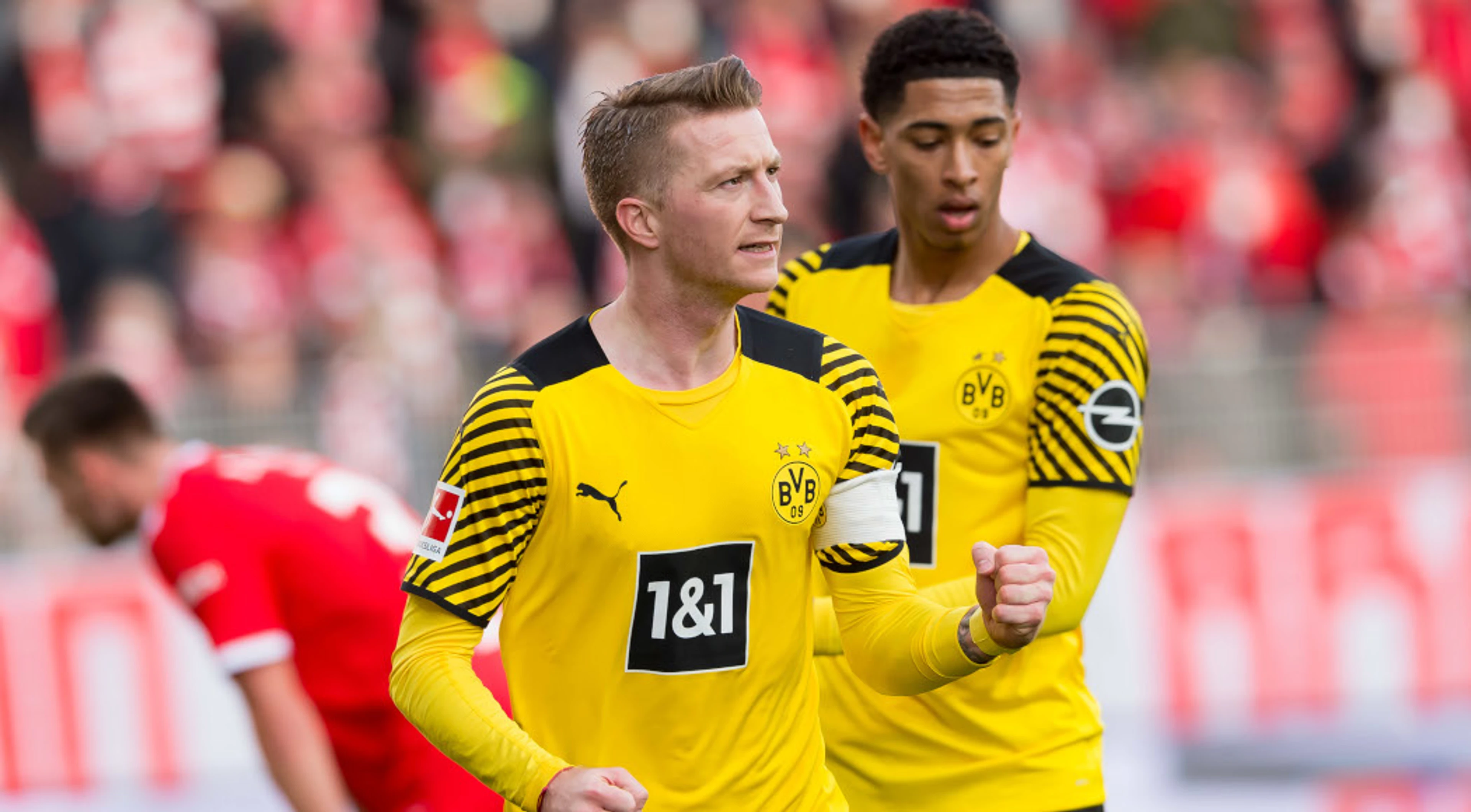 Reus strikes twice as Dortmund trim Bayern's lead