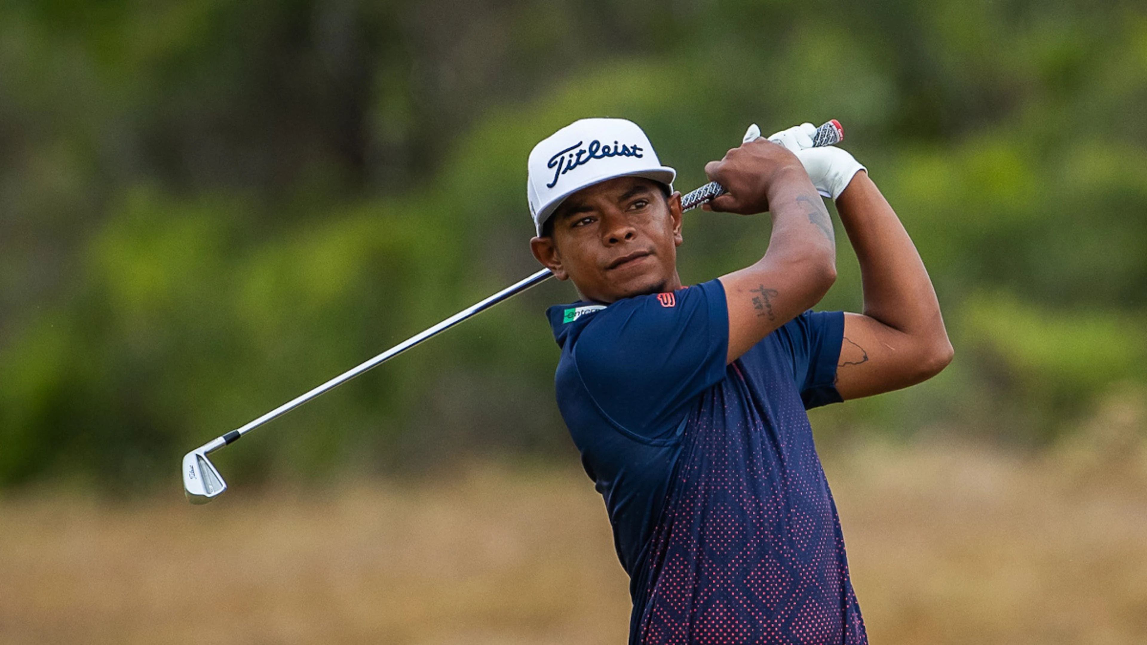 Emotional Davidse shares NMB Championship lead