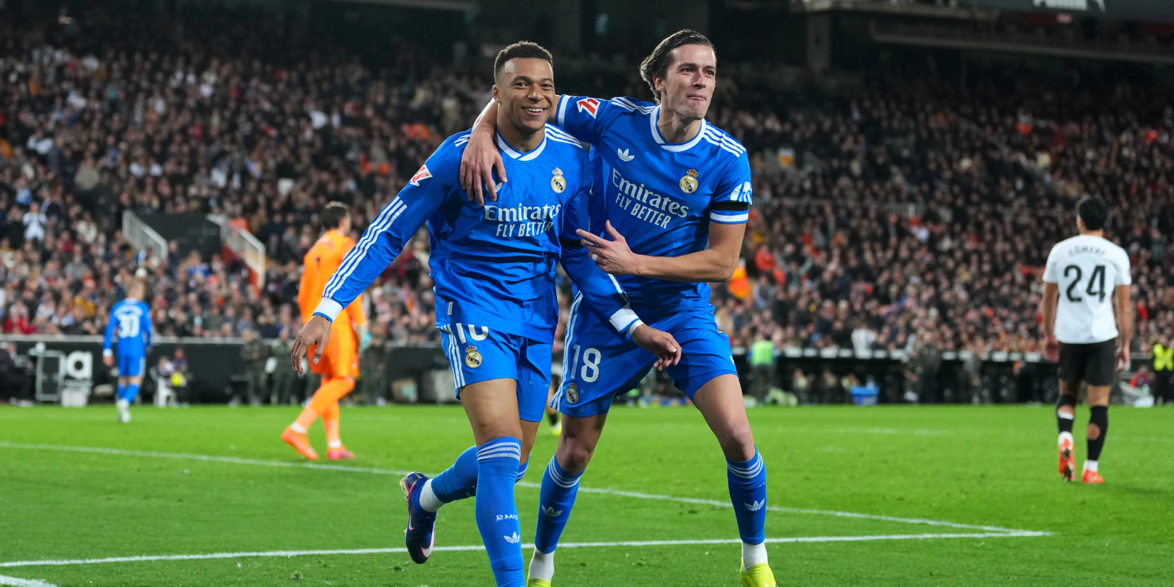 Real Madrid keep pressure on Barca with tight win at Valencia