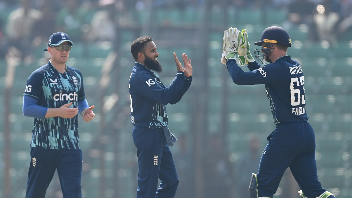 England bid to join elite company in retaining World Cup