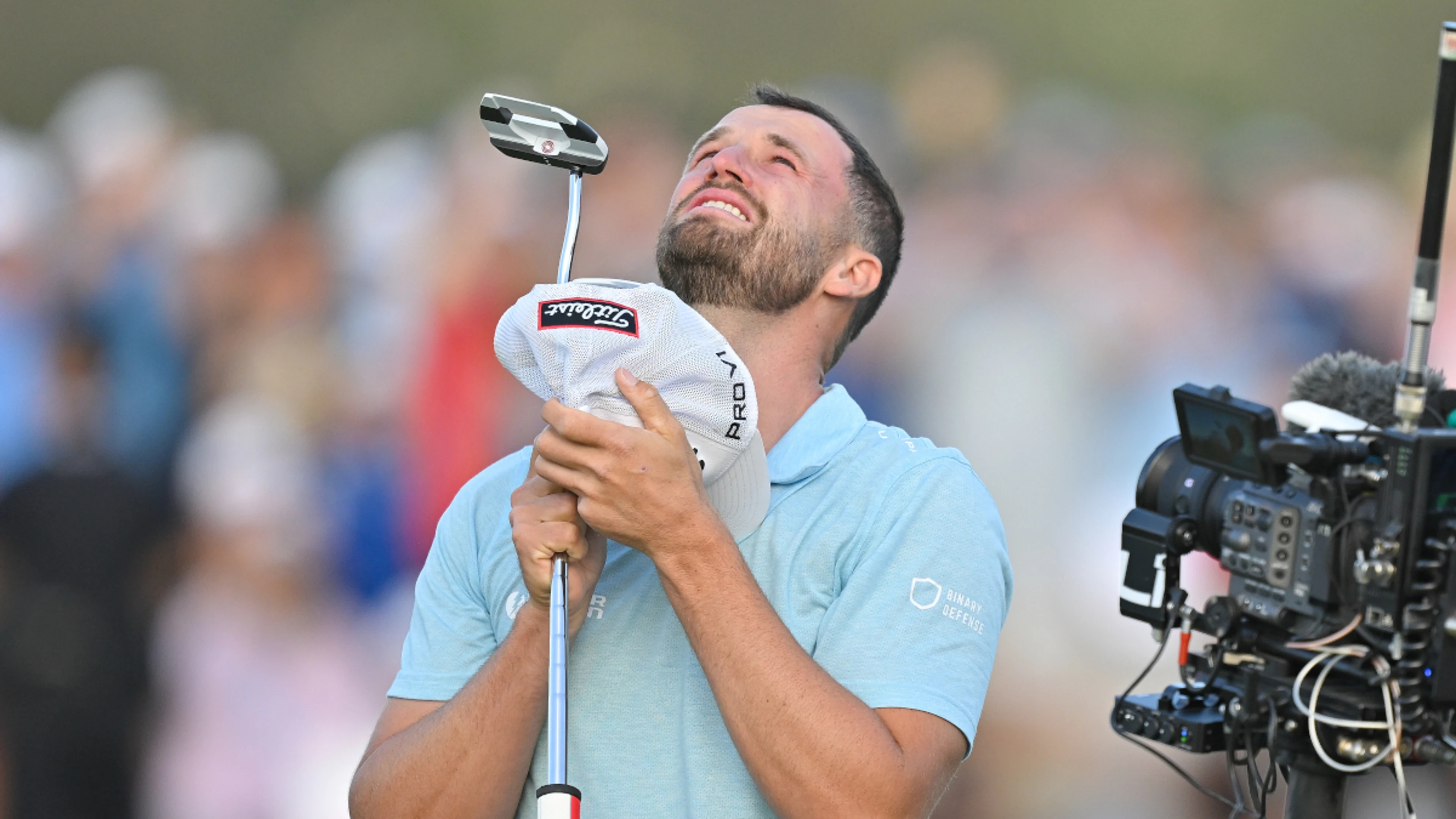 Clark captures first major at US Open with late mother 'watching over me'